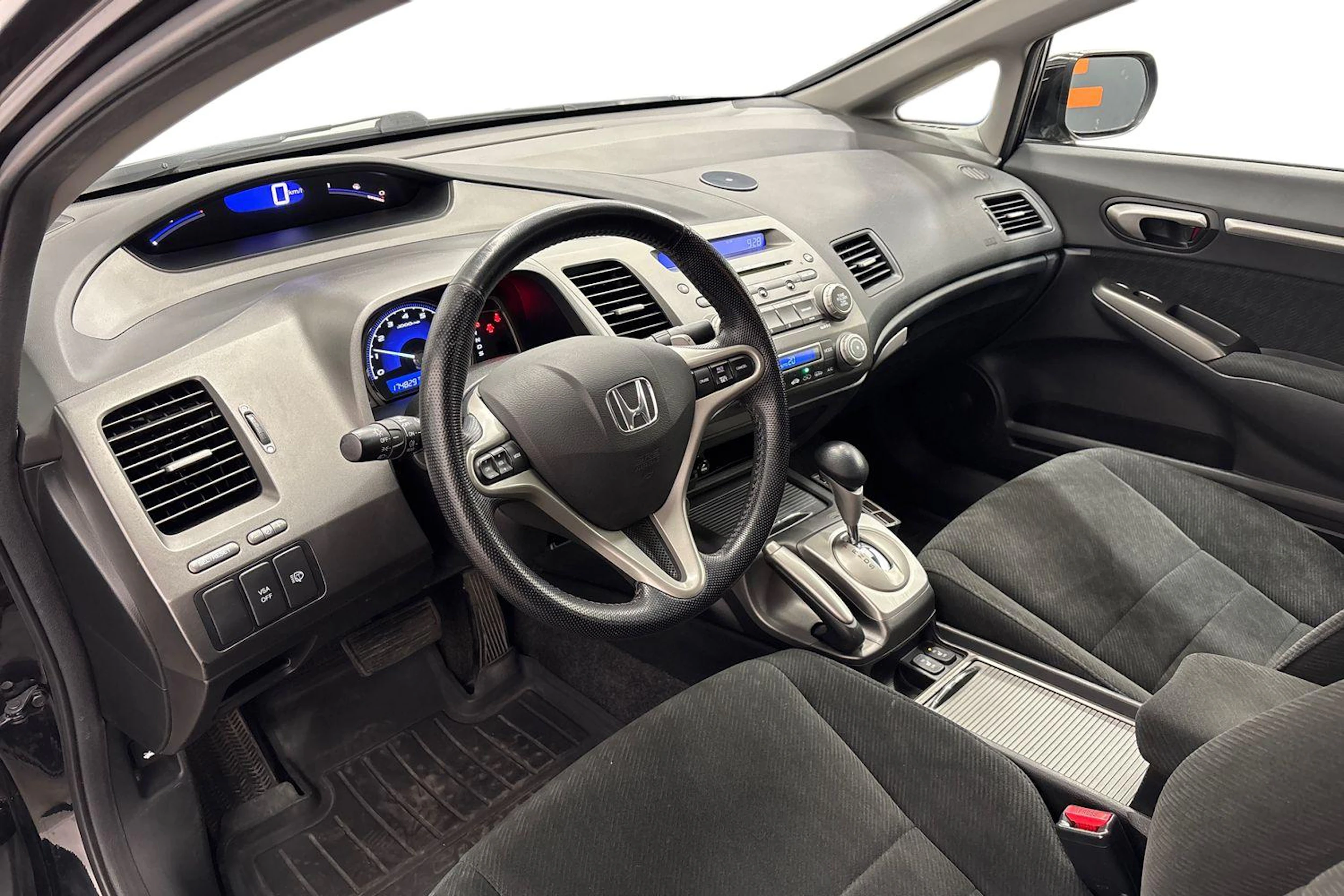 musta Honda Civic 2011 kuva 8.