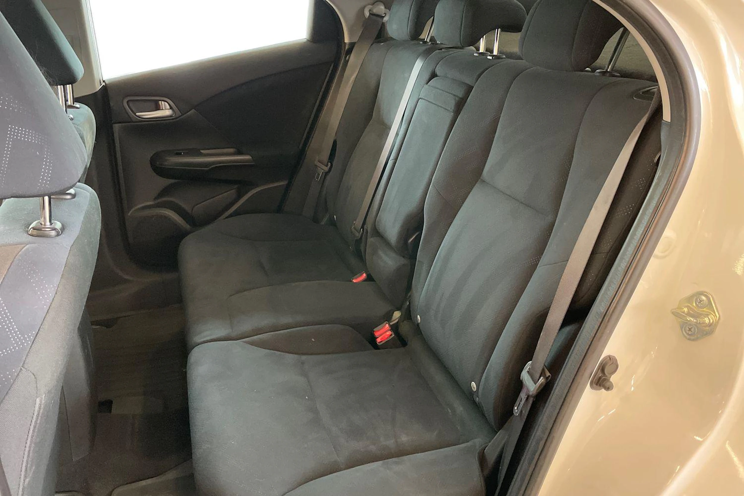 Valkoinen Honda CIVIC 2014 kuva 8.