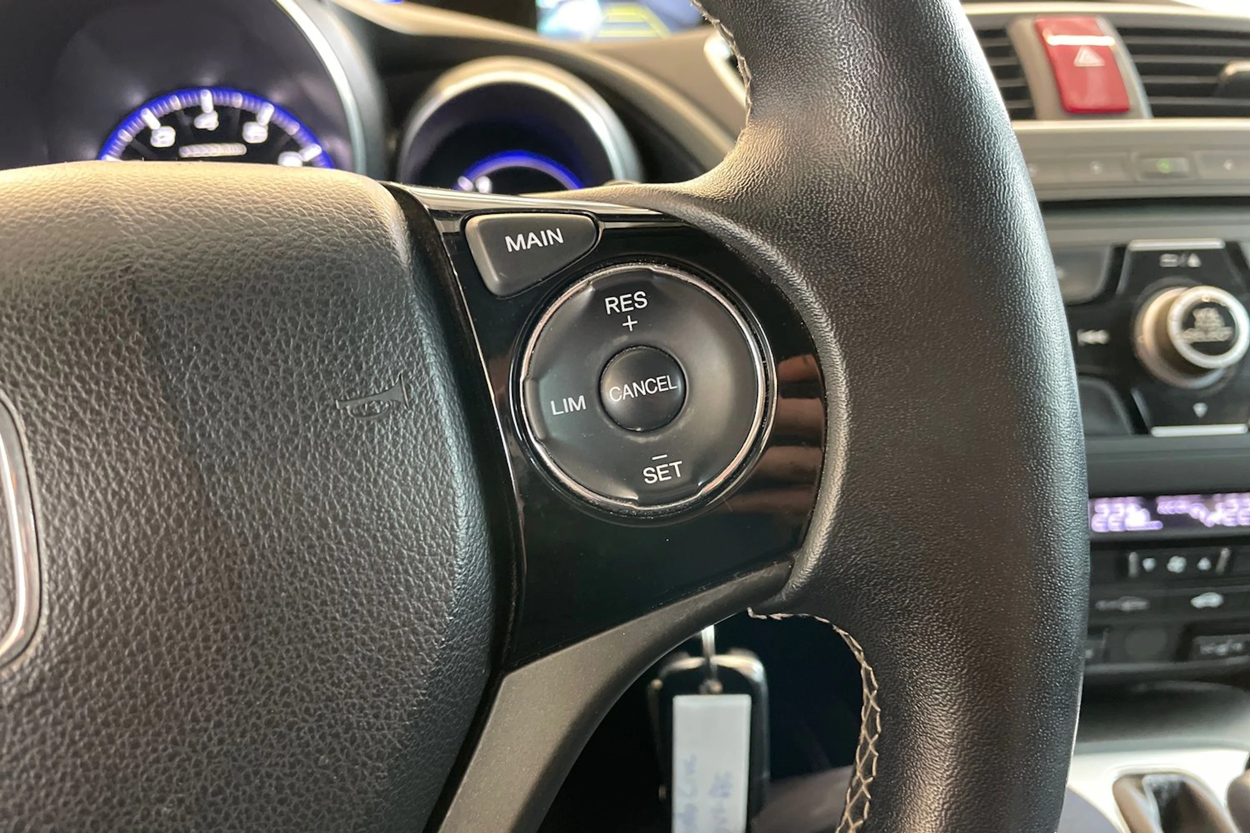 Valkoinen Honda CIVIC 2014 kuva 12.