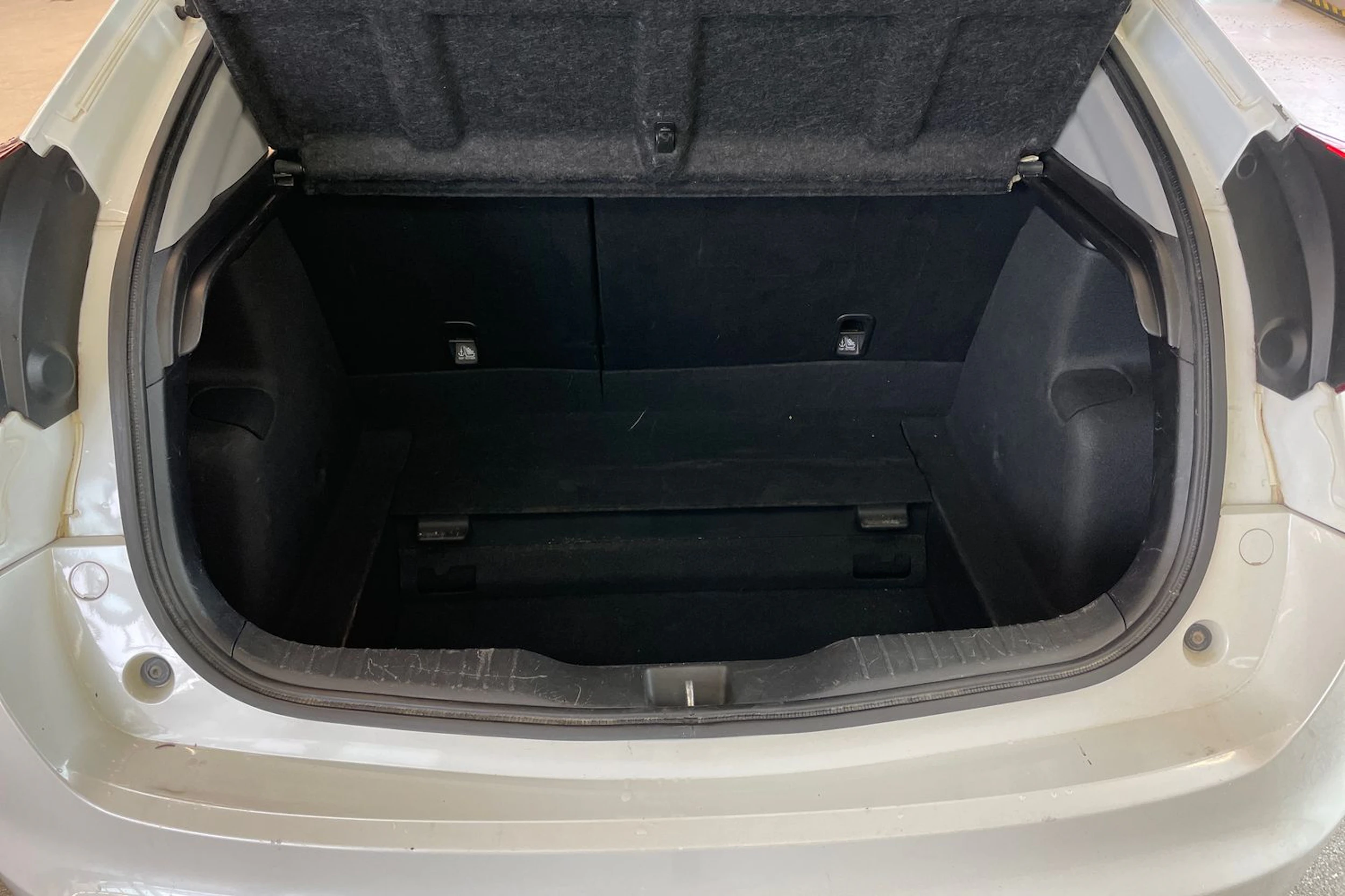 Valkoinen Honda CIVIC 2014 kuva 17.