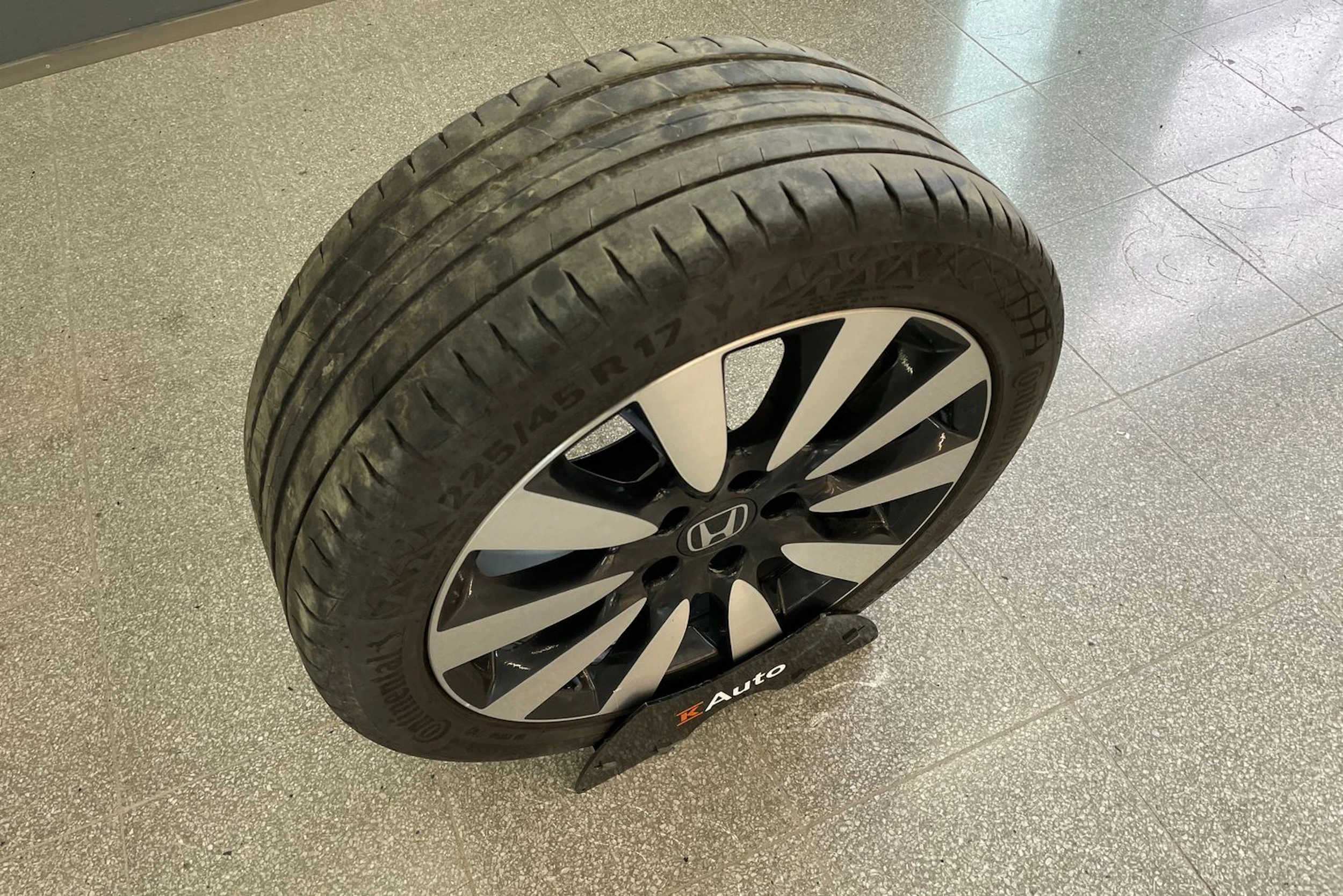Valkoinen Honda CIVIC 2014 kuva 19.