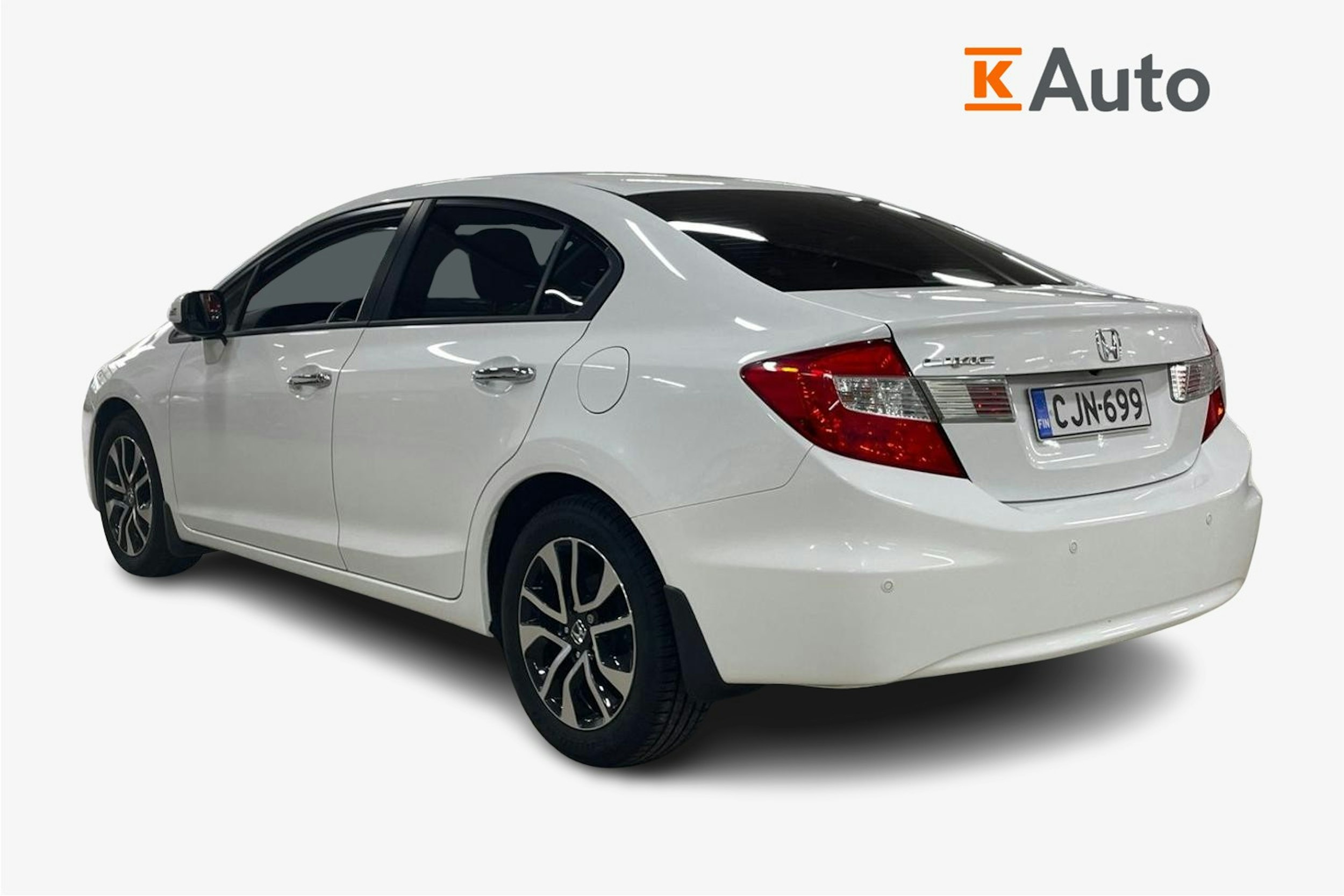 Valkoinen Honda CIVIC 2015 kuva 2.