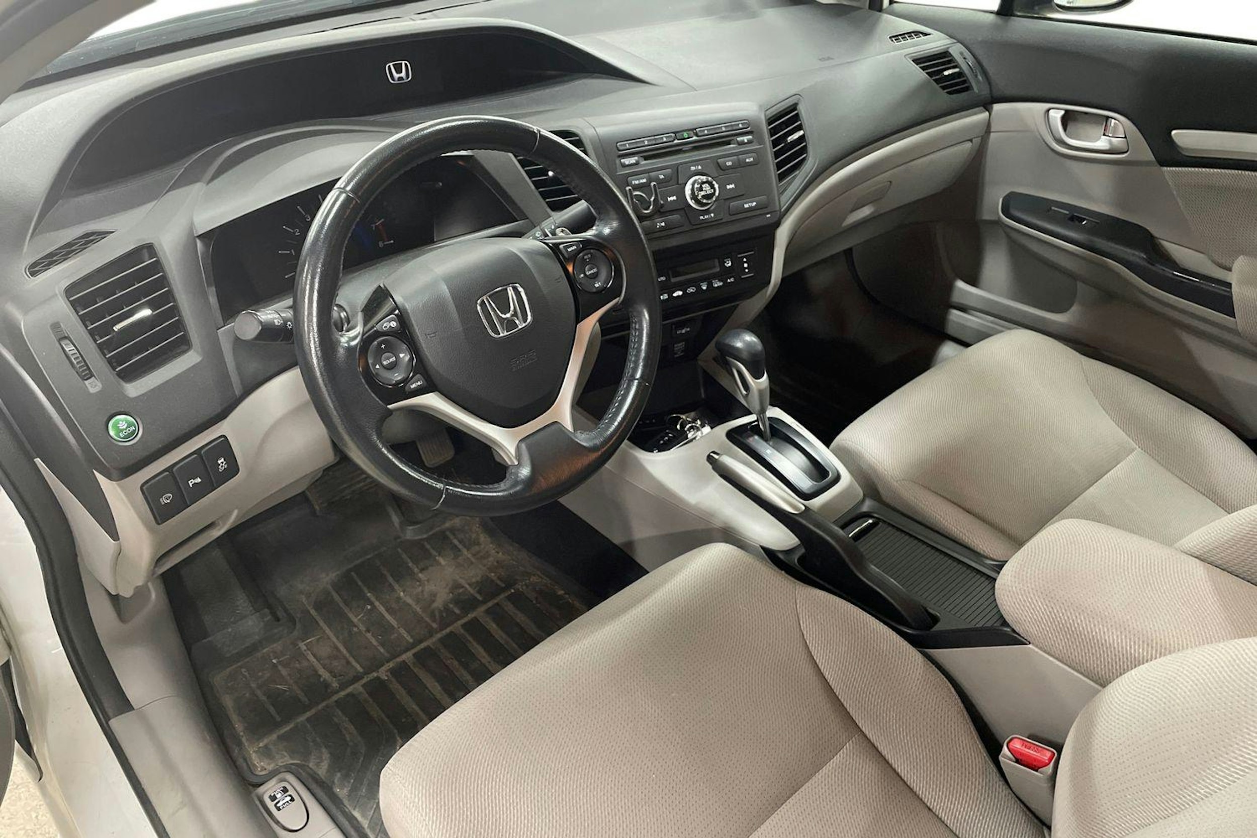 Valkoinen Honda CIVIC 2015 kuva 3.