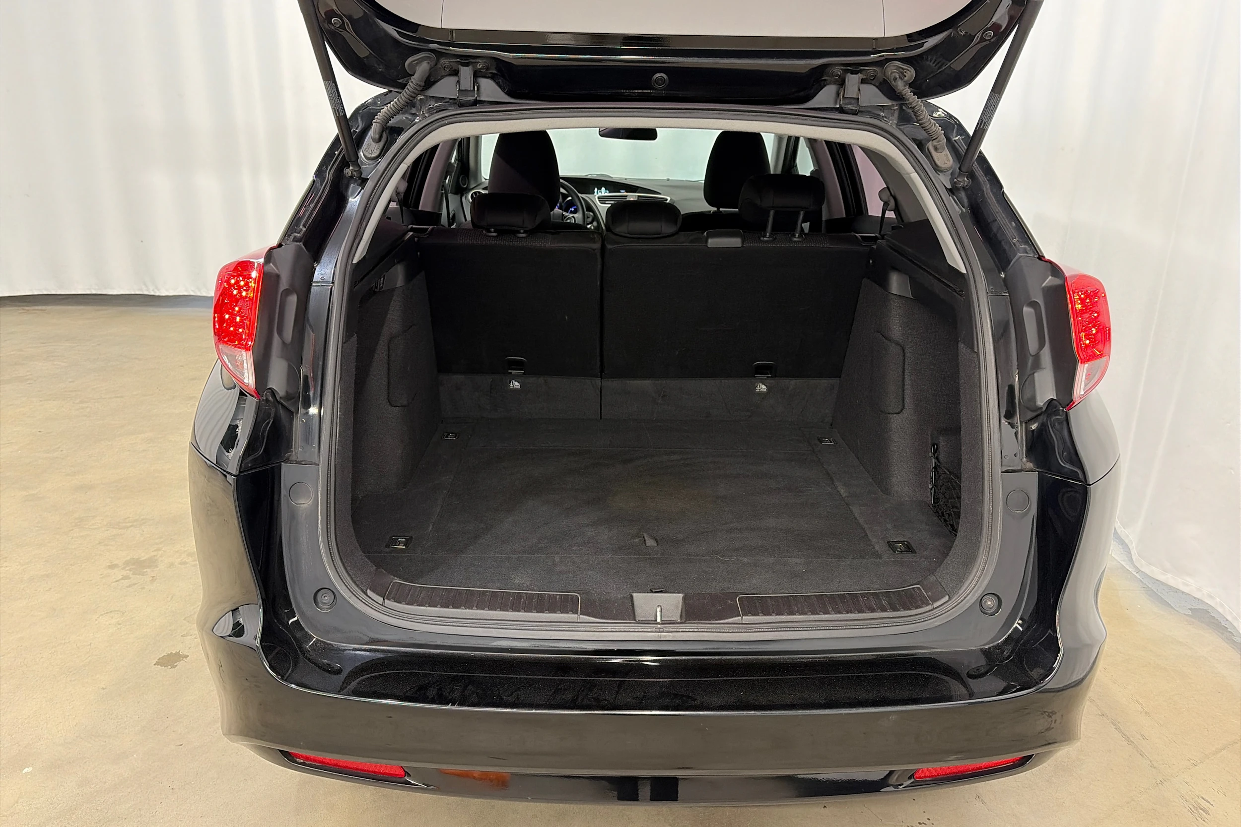 musta Honda Civic 2015 kuva 22.