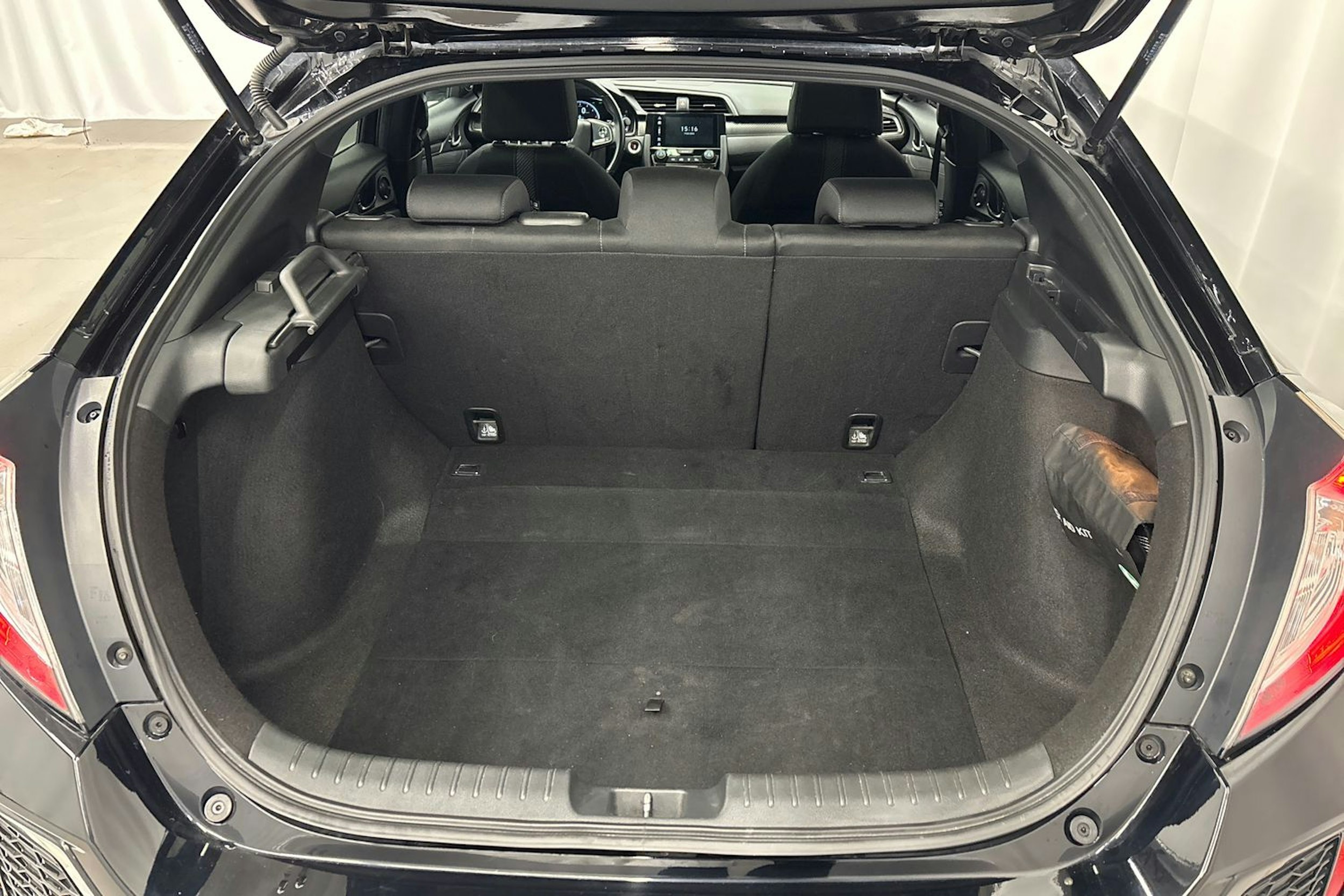 musta Honda Civic 2017 kuva 16.