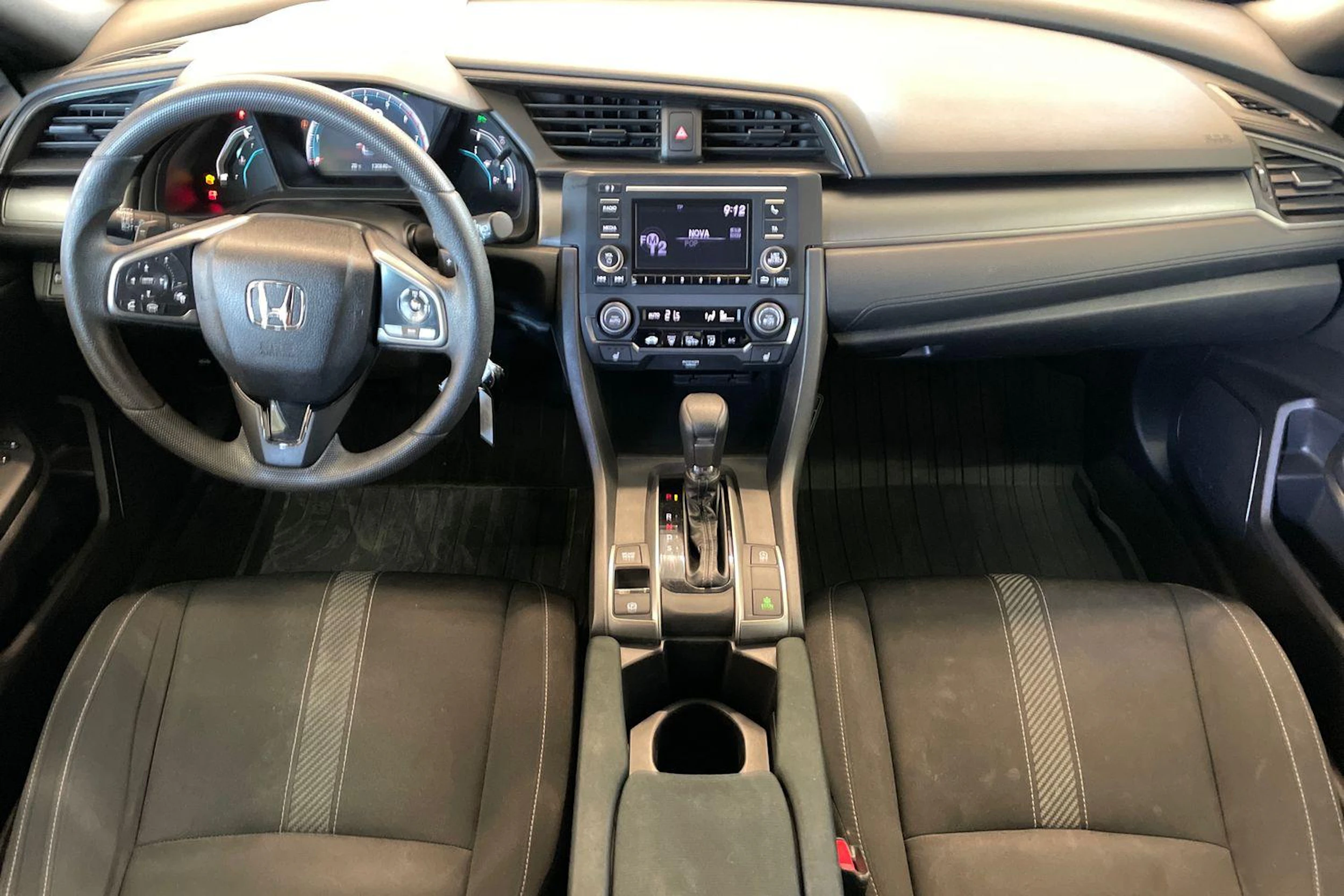valkoinen Honda Civic 2018 kuva 9.