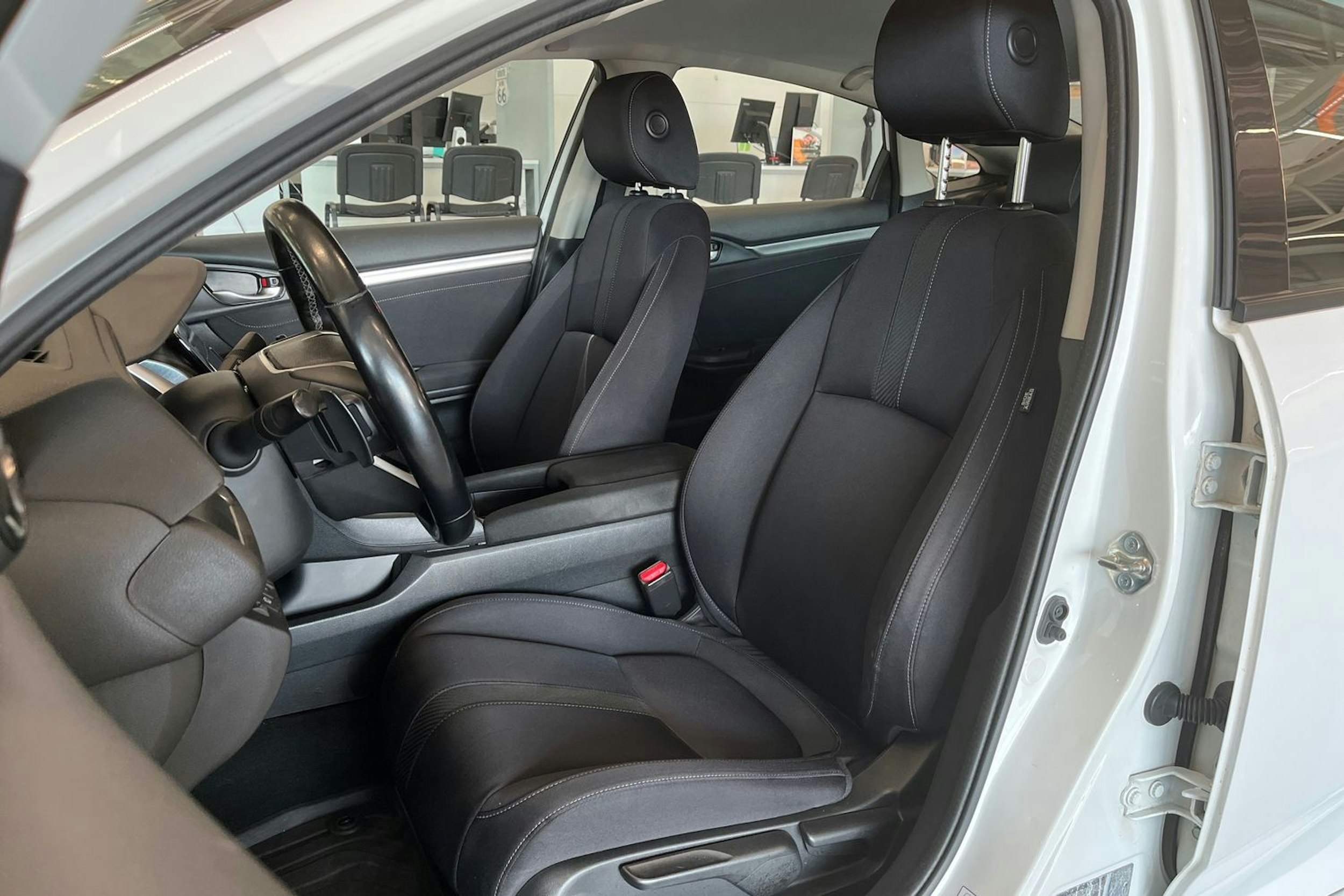 valkoinen Honda Civic 2018 kuva 14.