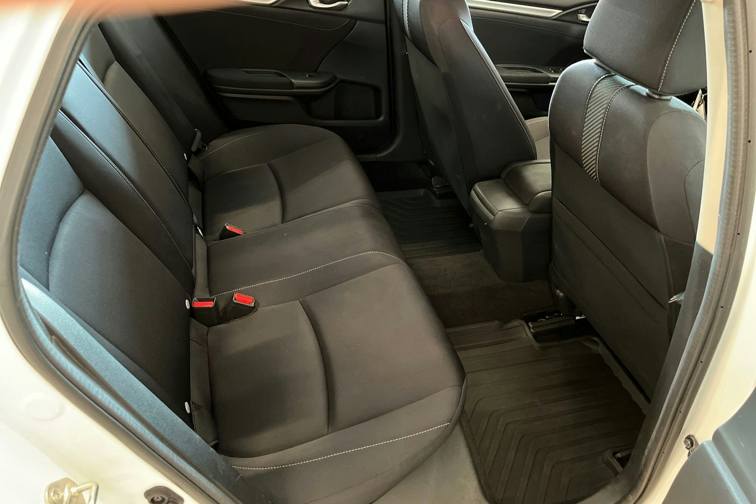 valkoinen Honda Civic 2018 kuva 16.