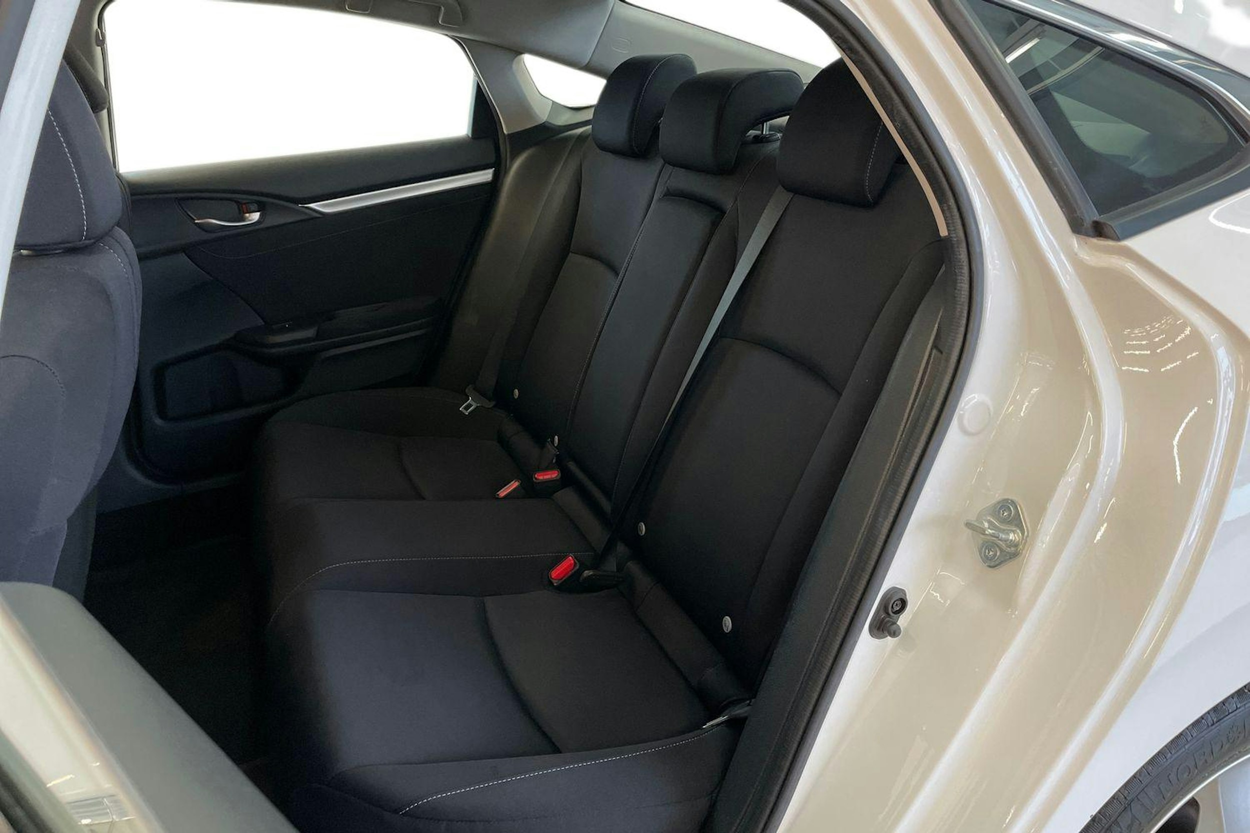 valkoinen Honda Civic 2018 kuva 10.