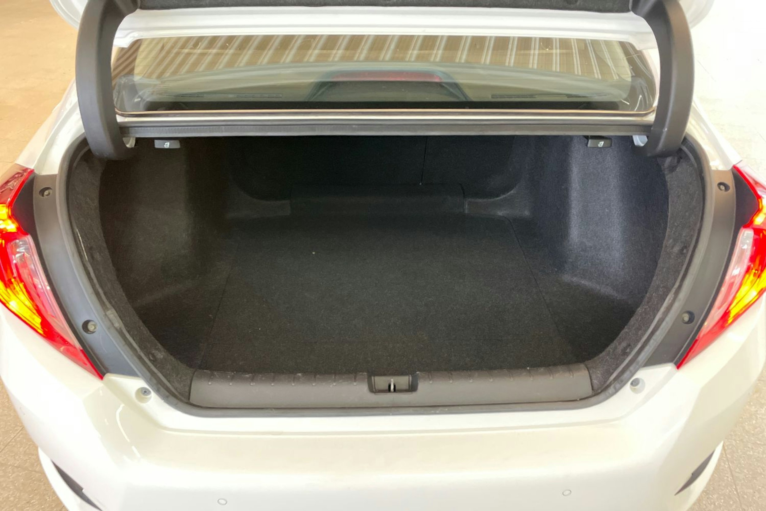 valkoinen Honda Civic 2018 kuva 21.