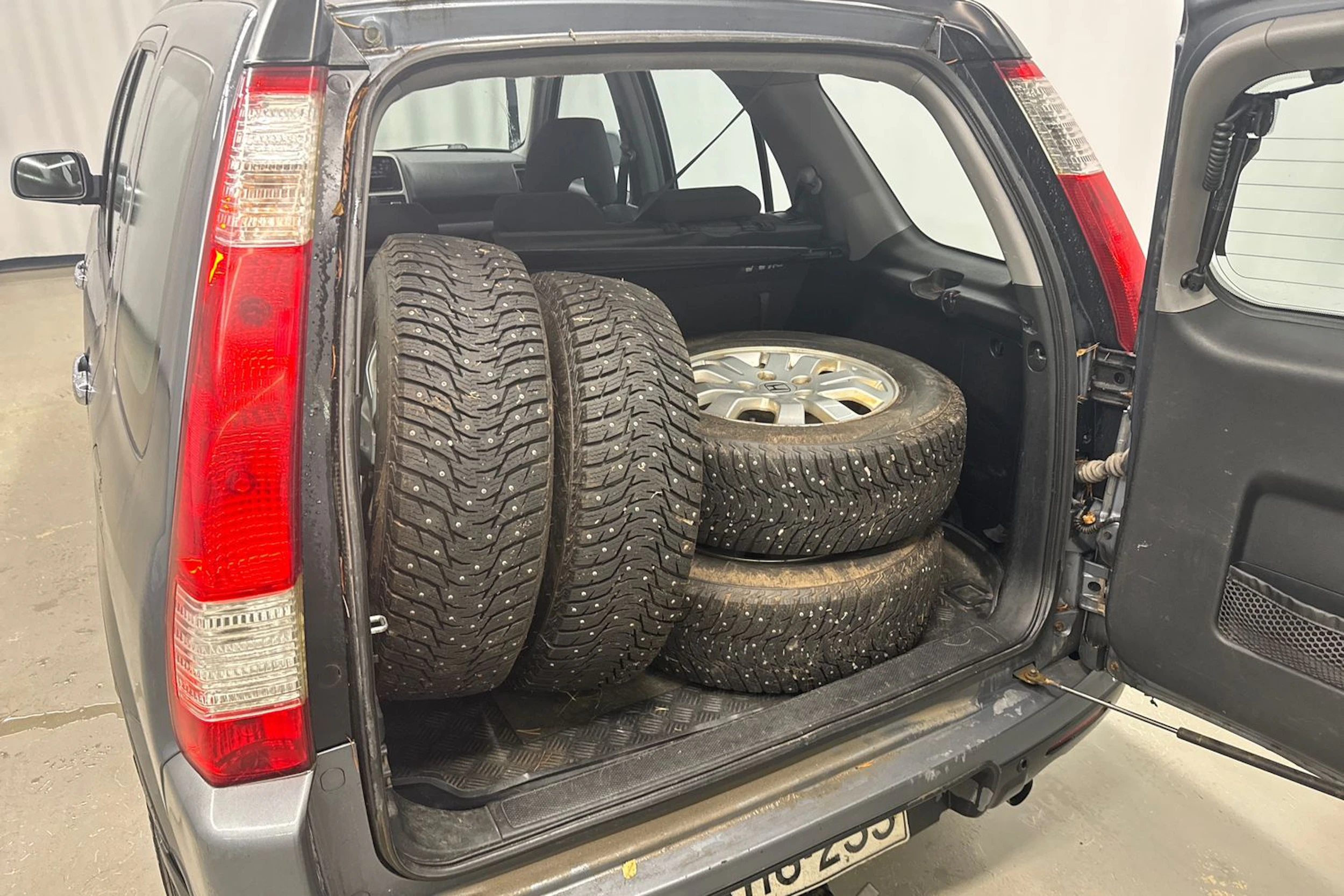 harmaa Honda CR-V 2004 kuva 16.