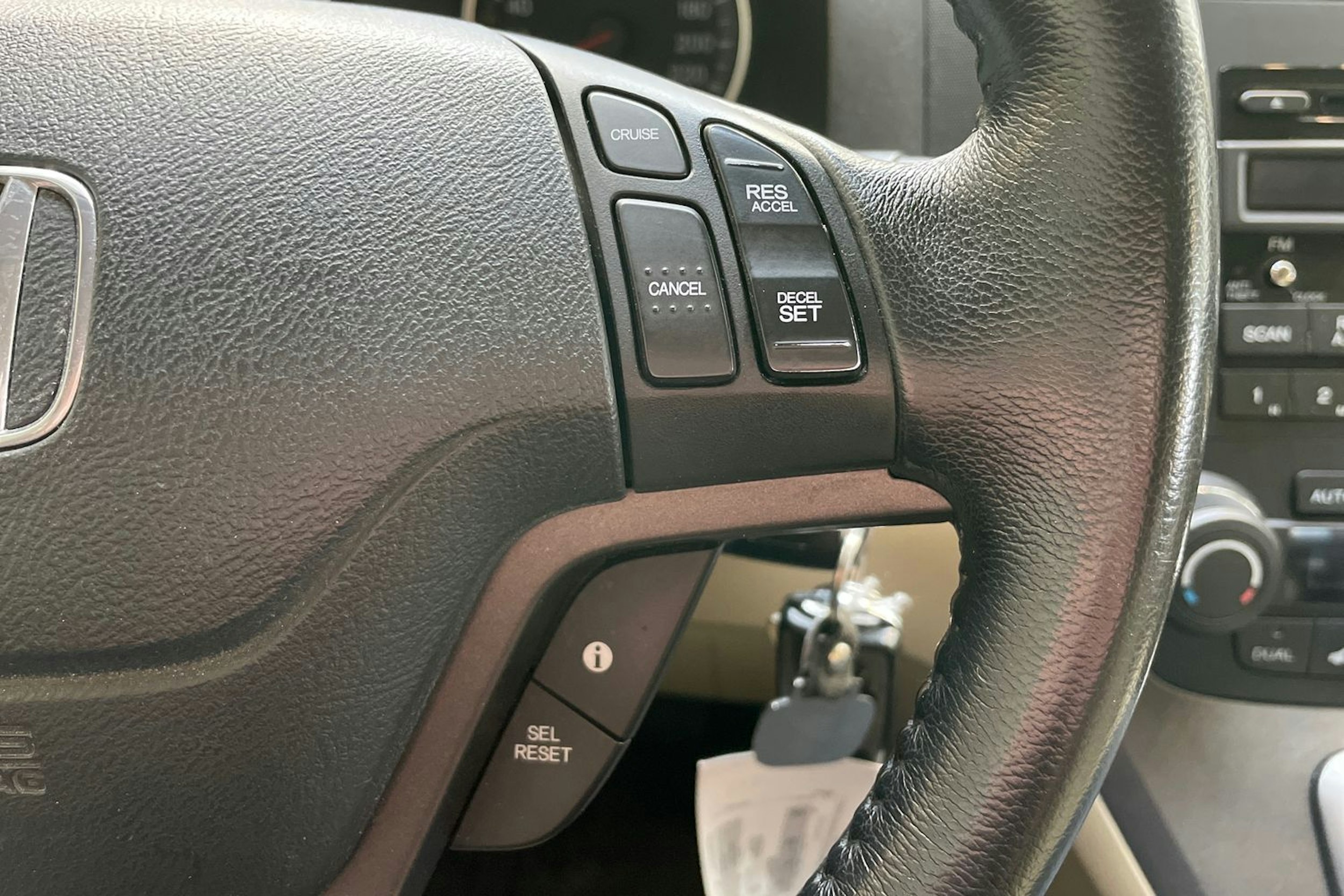 Musta Honda CR-V 2011 kuva 16.