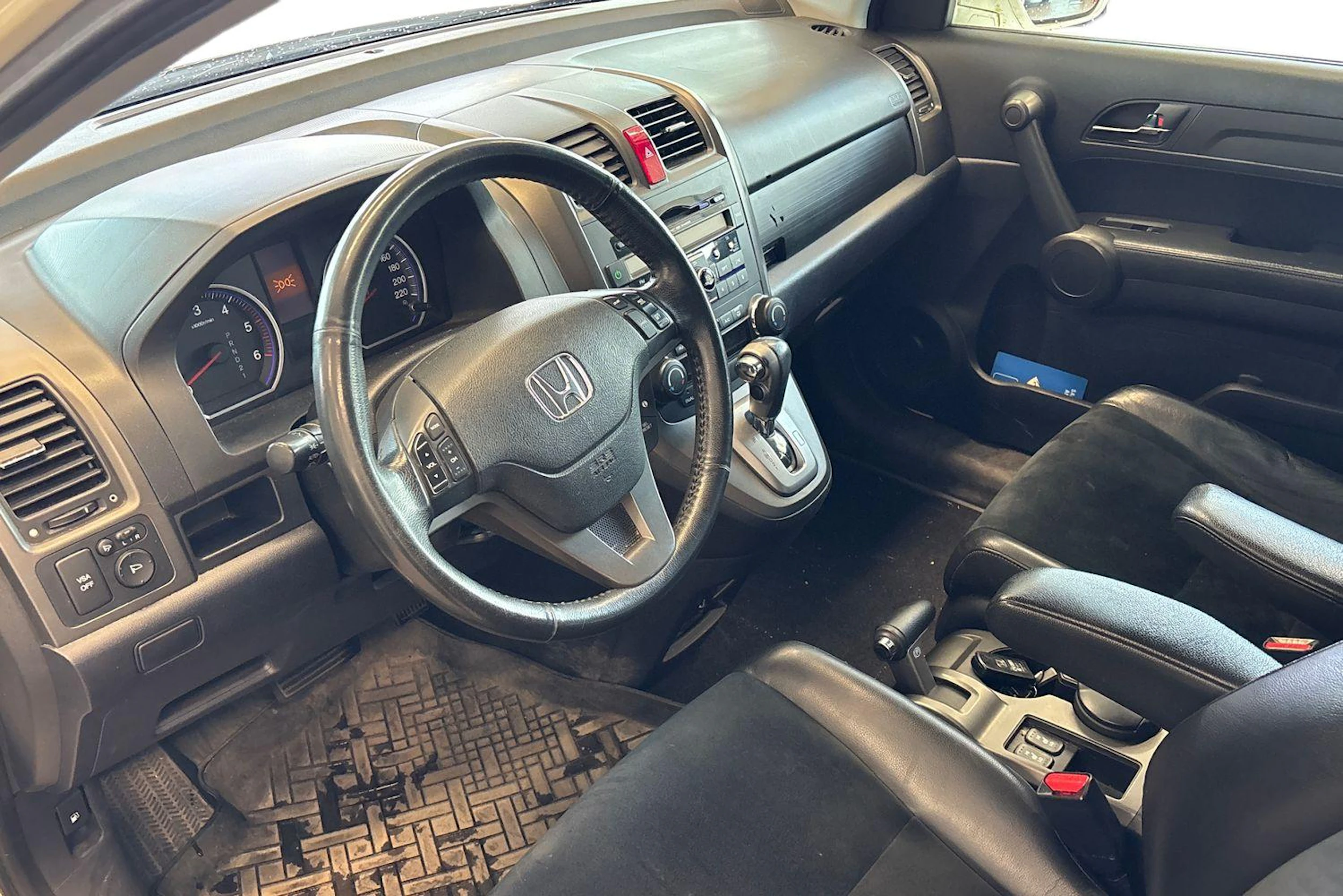 Valkoinen Honda CR-V 2011 kuva 3.