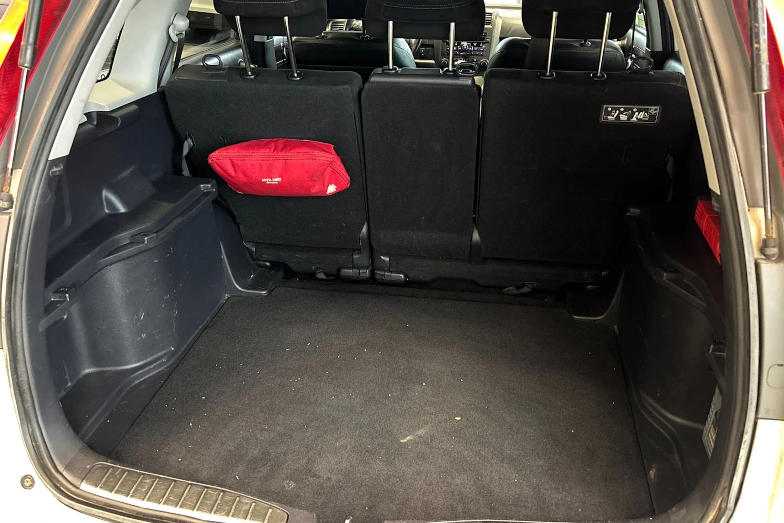 Valkoinen Honda CR-V 2011 kuva 13.