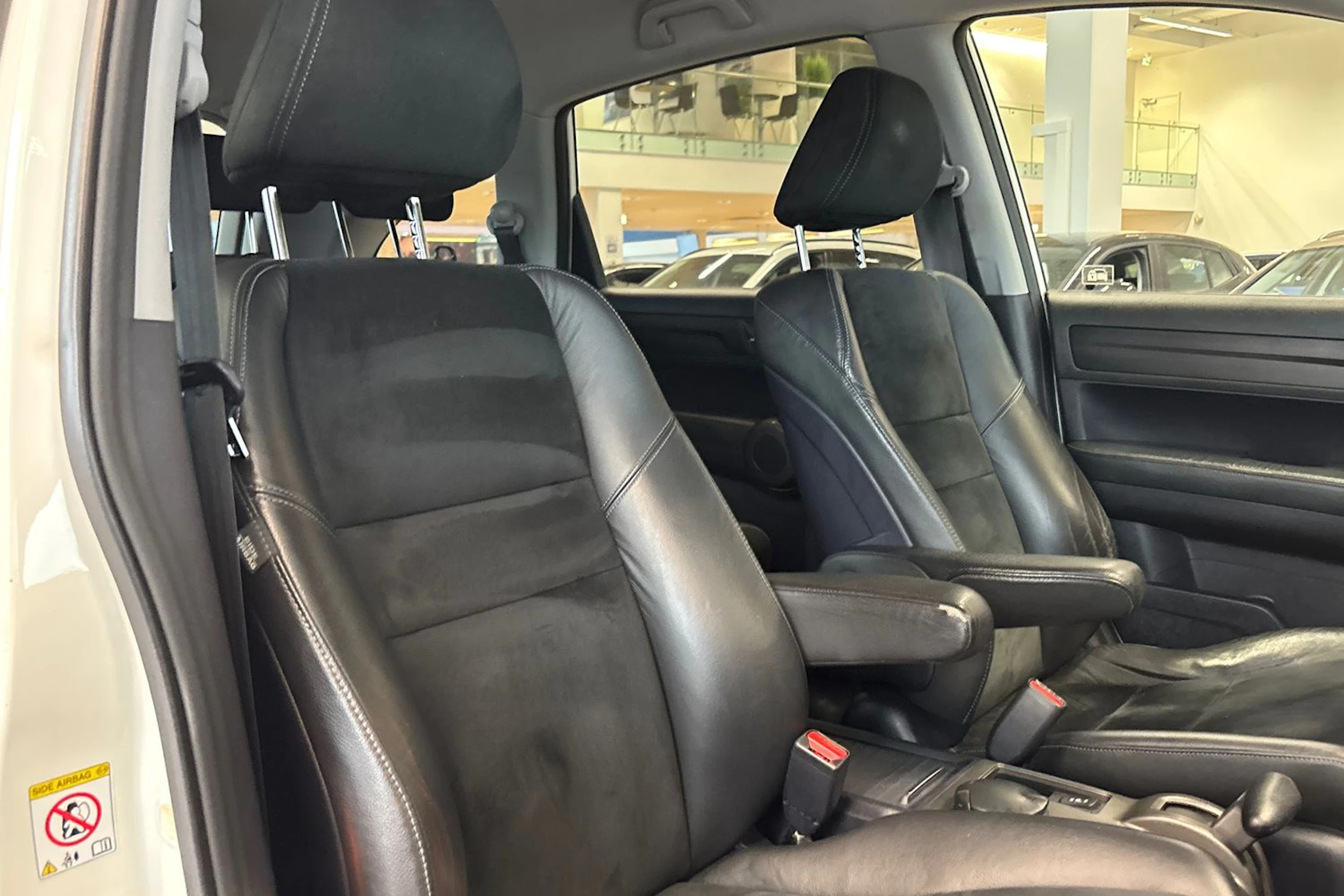 Valkoinen Honda CR-V 2011 kuva 16.