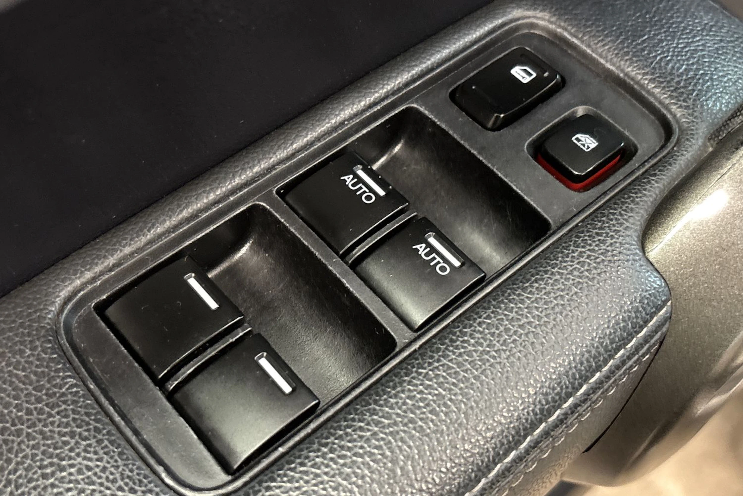 Valkoinen Honda CR-V 2011 kuva 19.