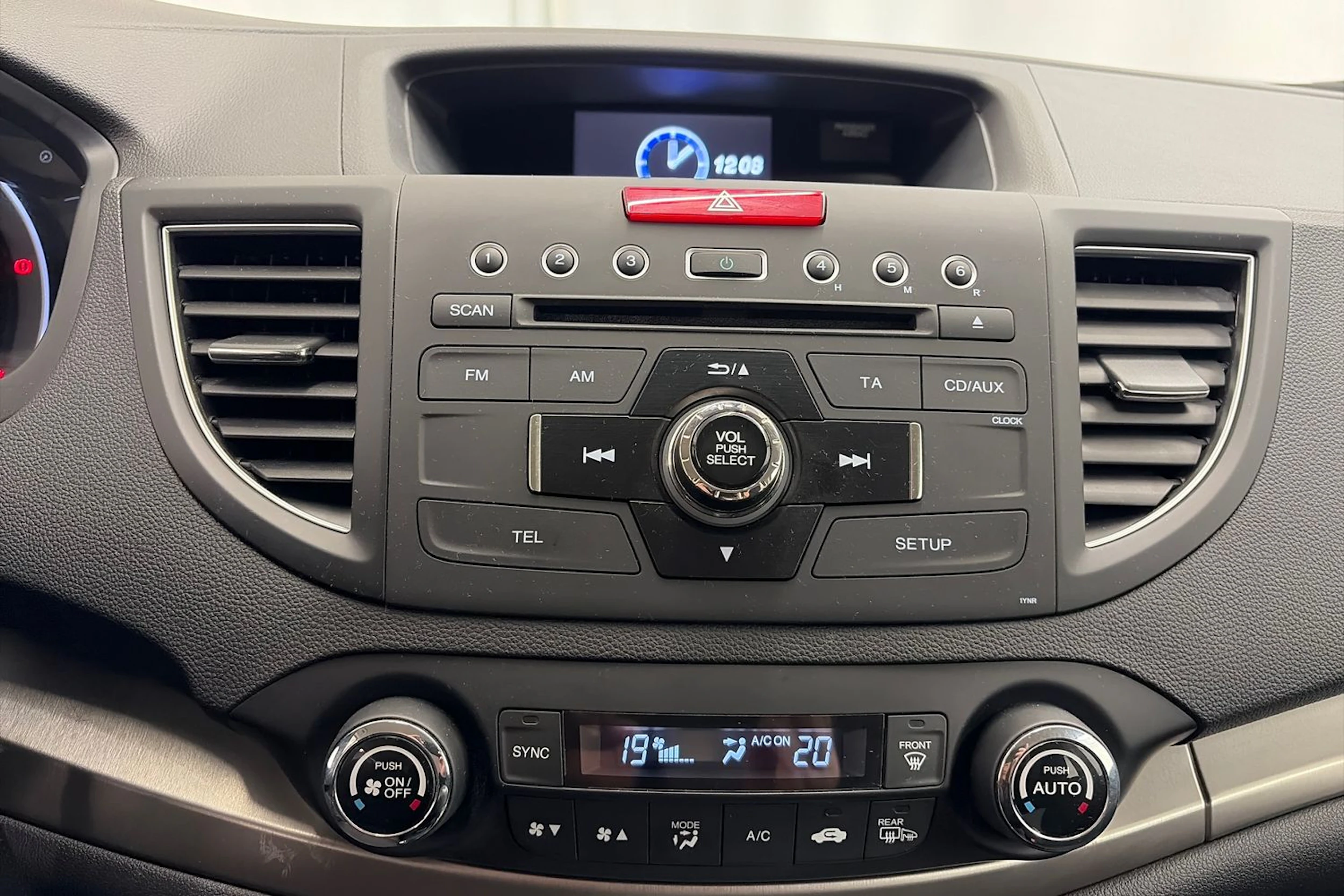 punainen Honda CR-V 2014 kuva 15.