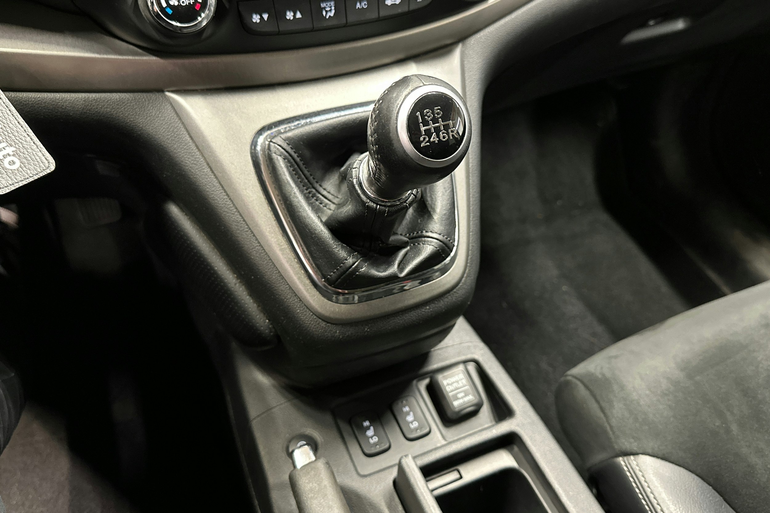 ruskea (beige) Honda CR-V 2015 kuva 22.