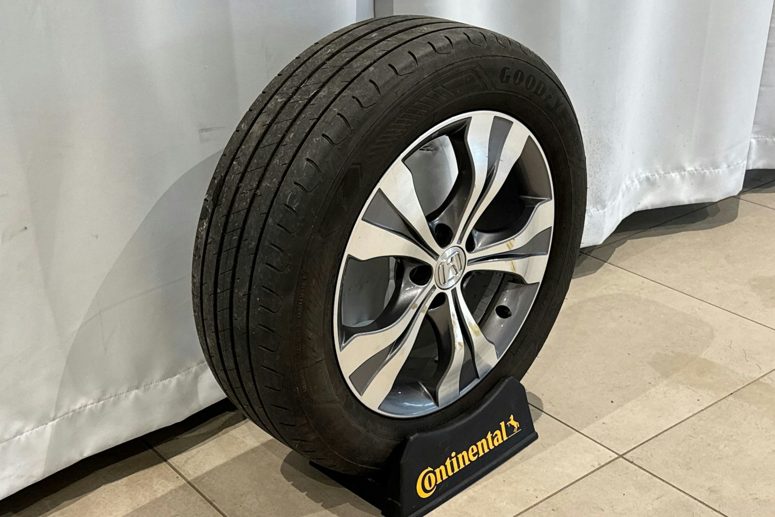 harmaa Honda CR-V 2015 kuva 14.