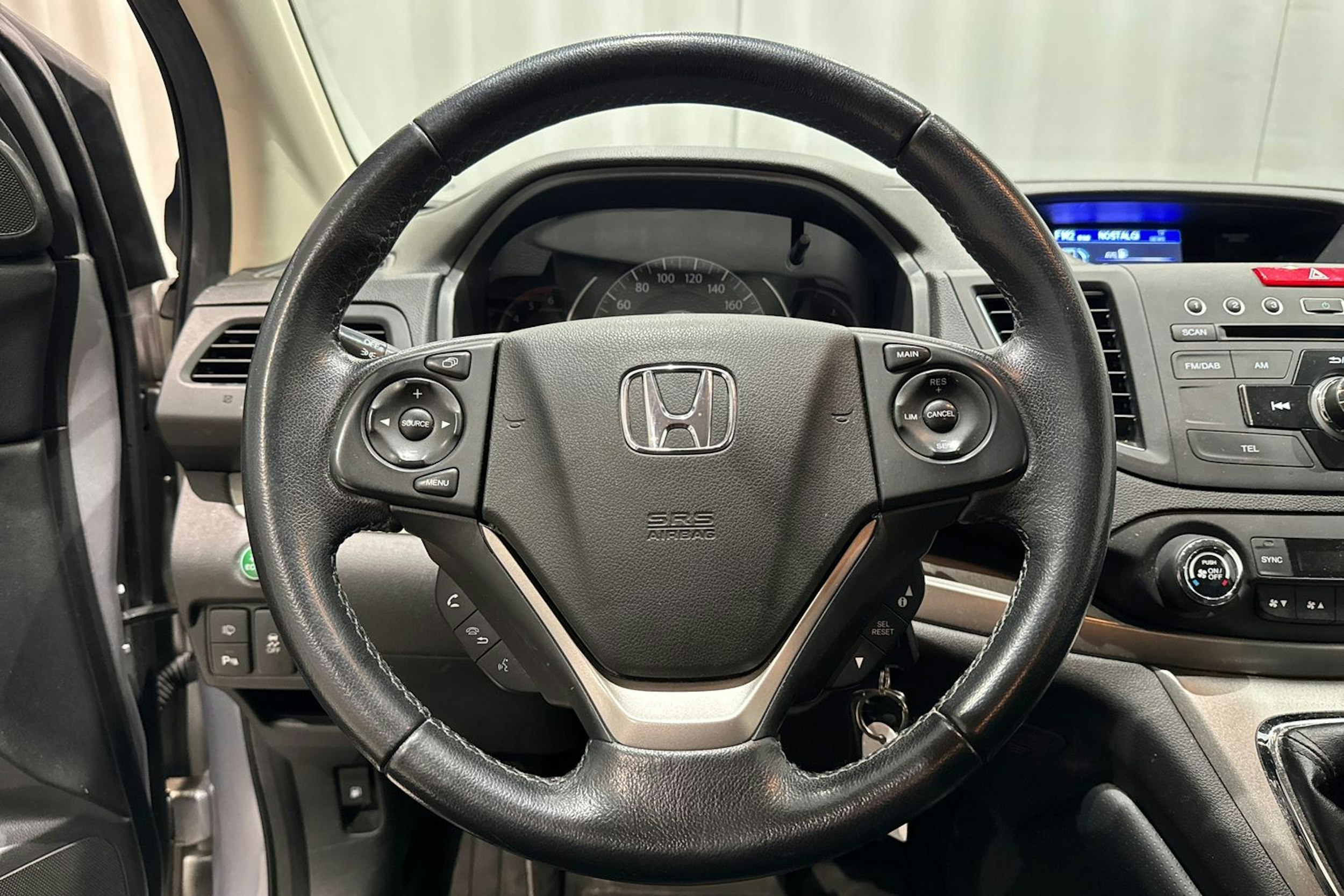 harmaa Honda CR-V 2015 kuva 17.
