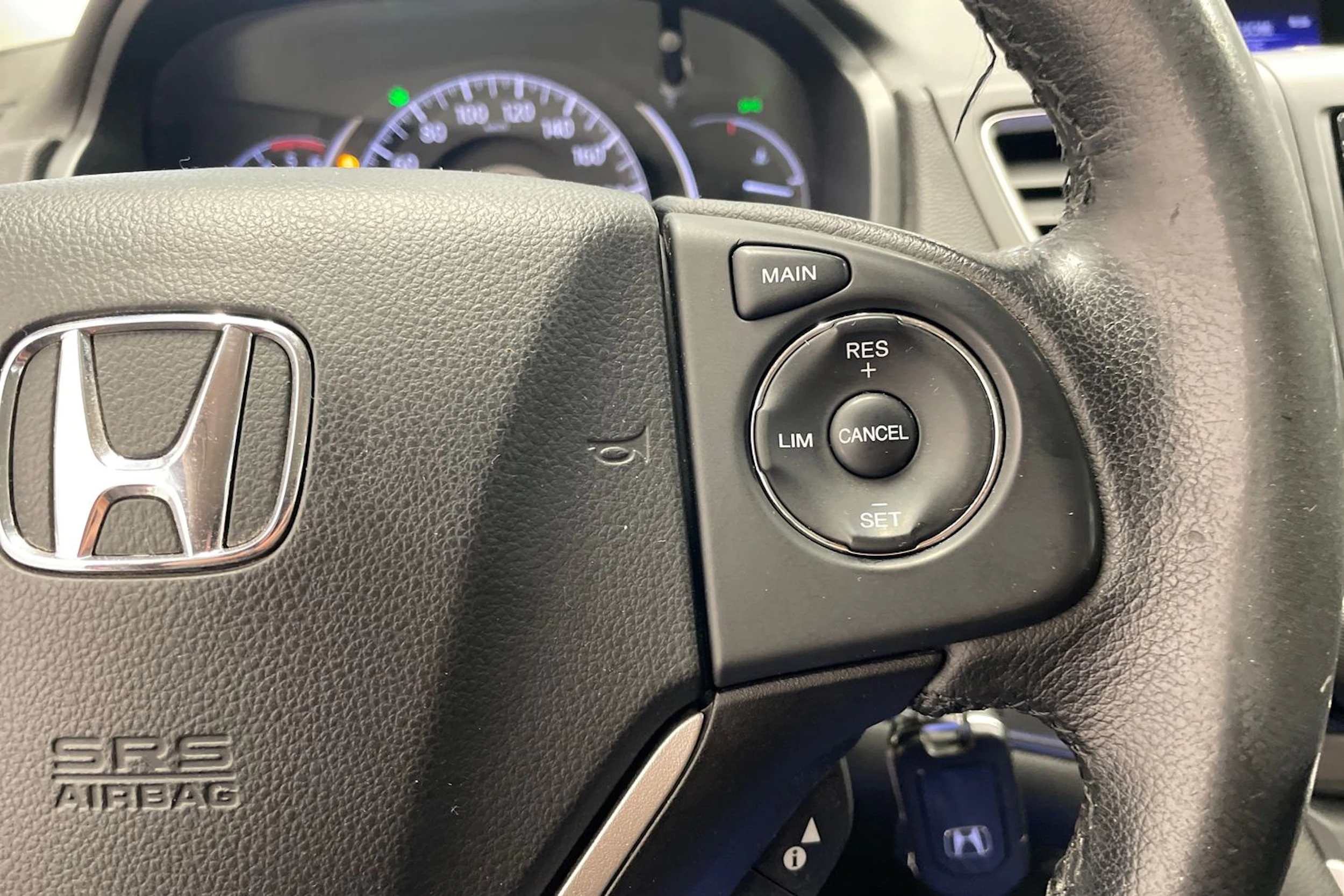 Punainen Honda CR-V 2016 kuva 12.