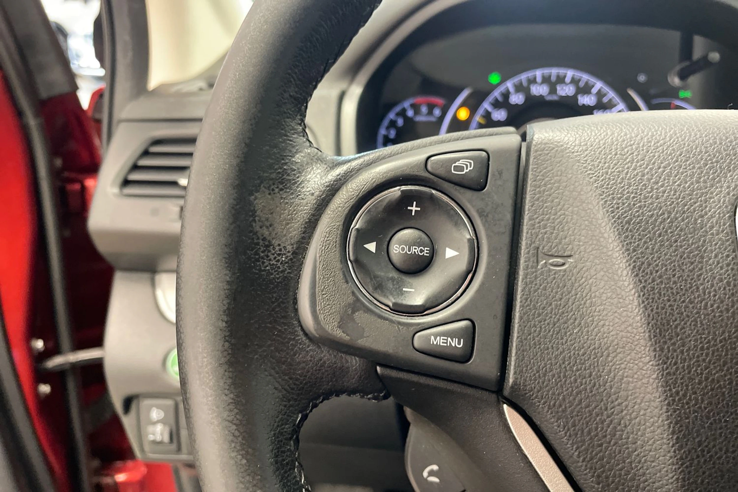 Punainen Honda CR-V 2016 kuva 13.