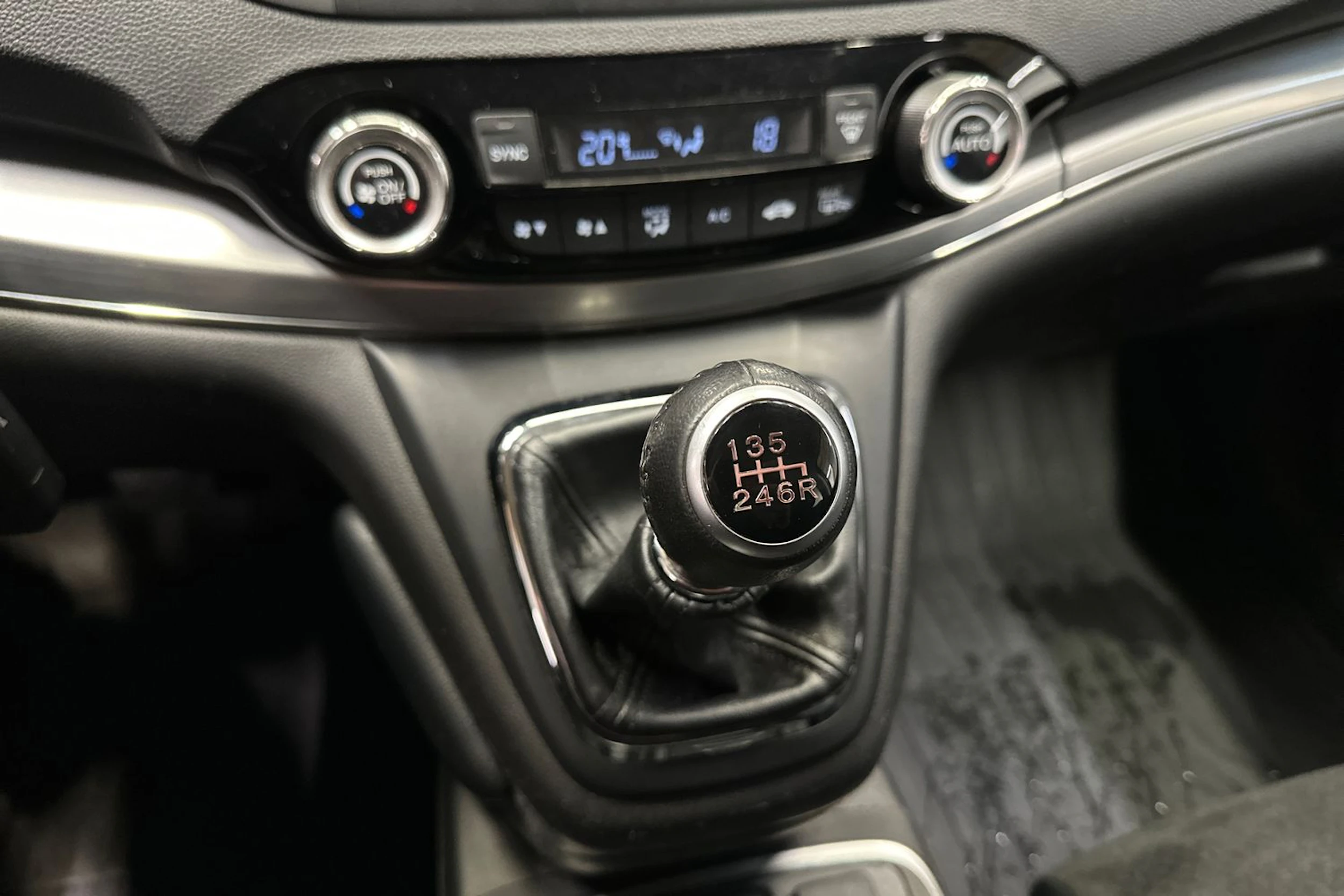 harmaa Honda CR-V 2016 kuva 16.