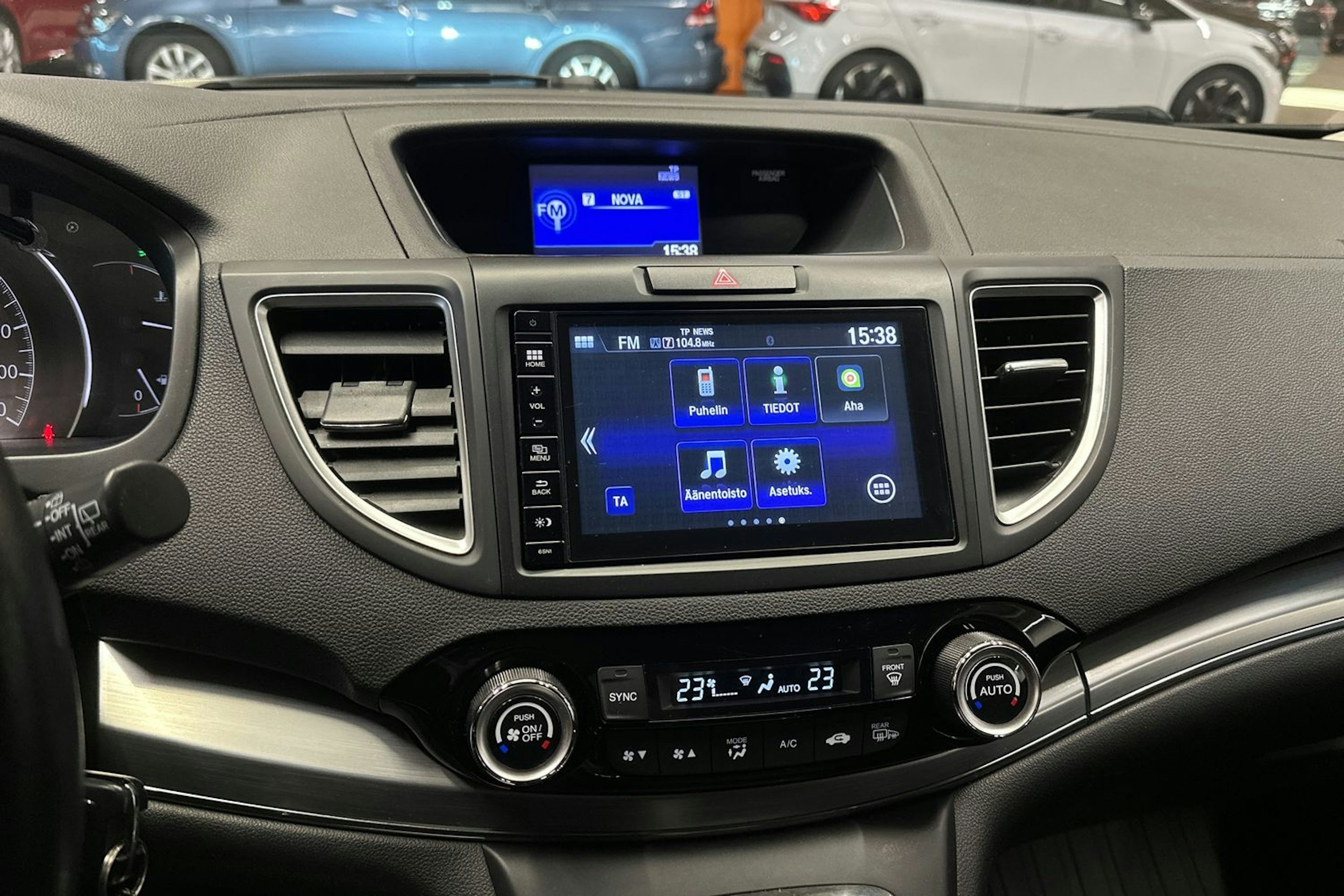 punainen Honda CR-V 2016 kuva 17.