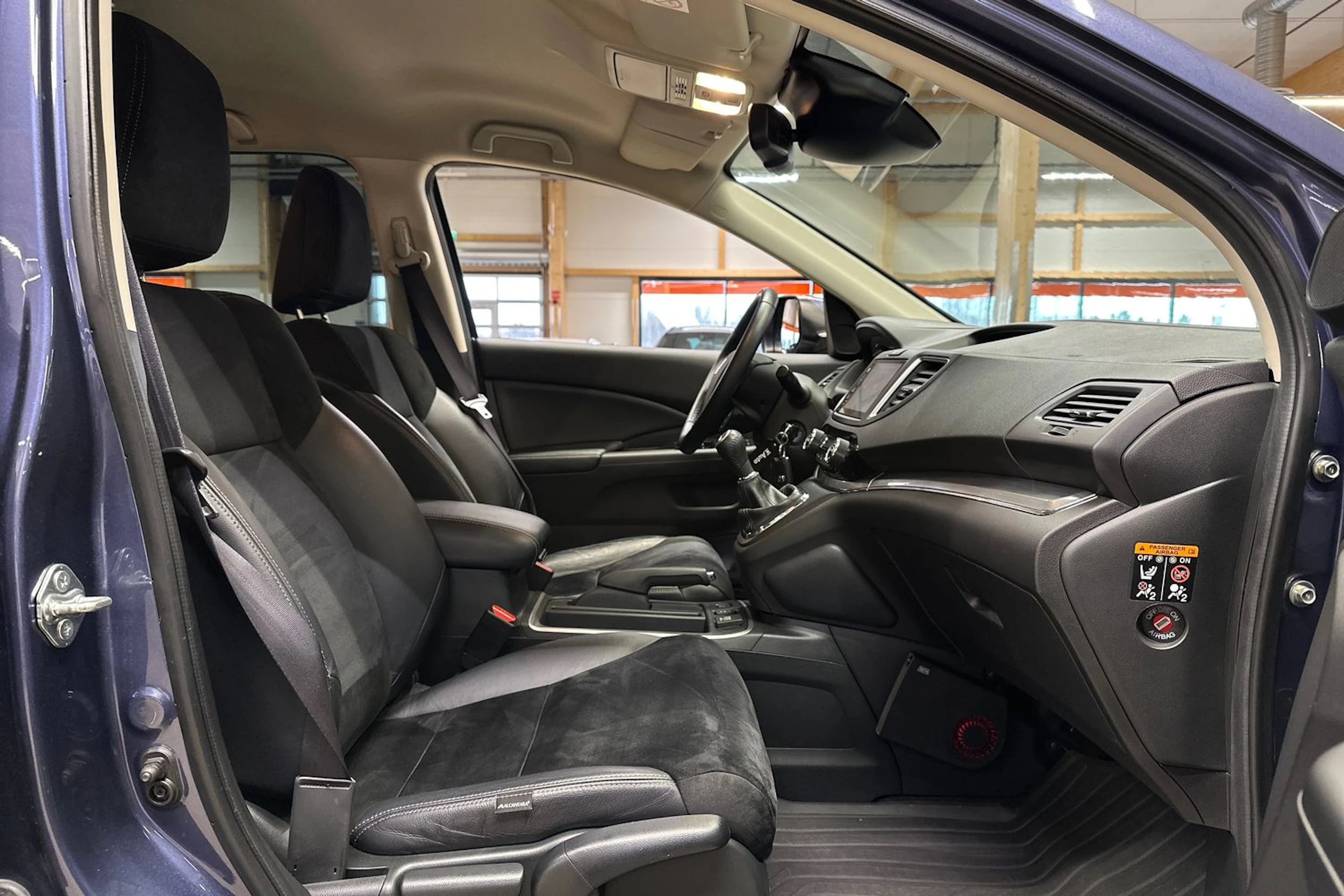 sininen Honda CR-V 2016 kuva 11.