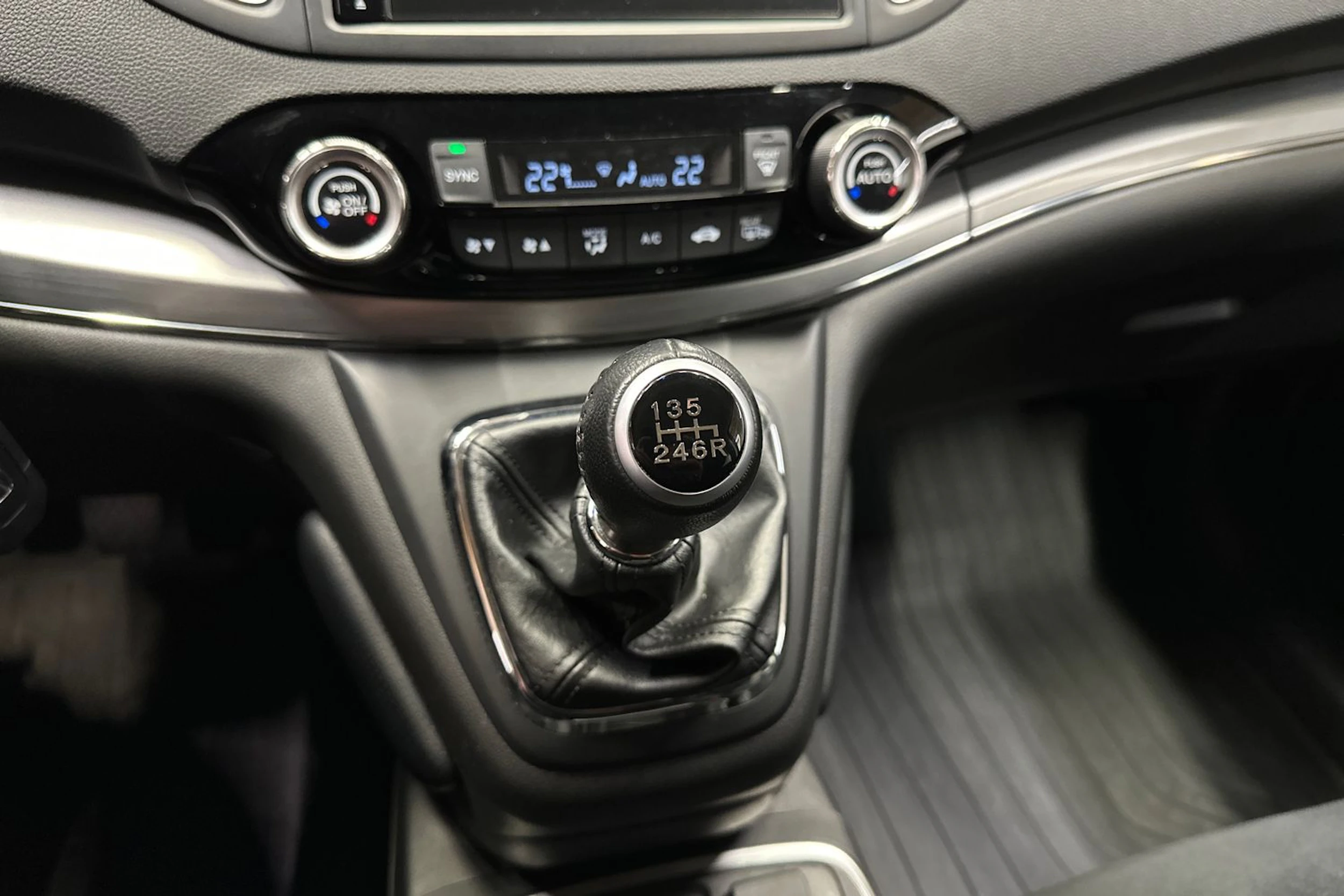sininen Honda CR-V 2016 kuva 17.