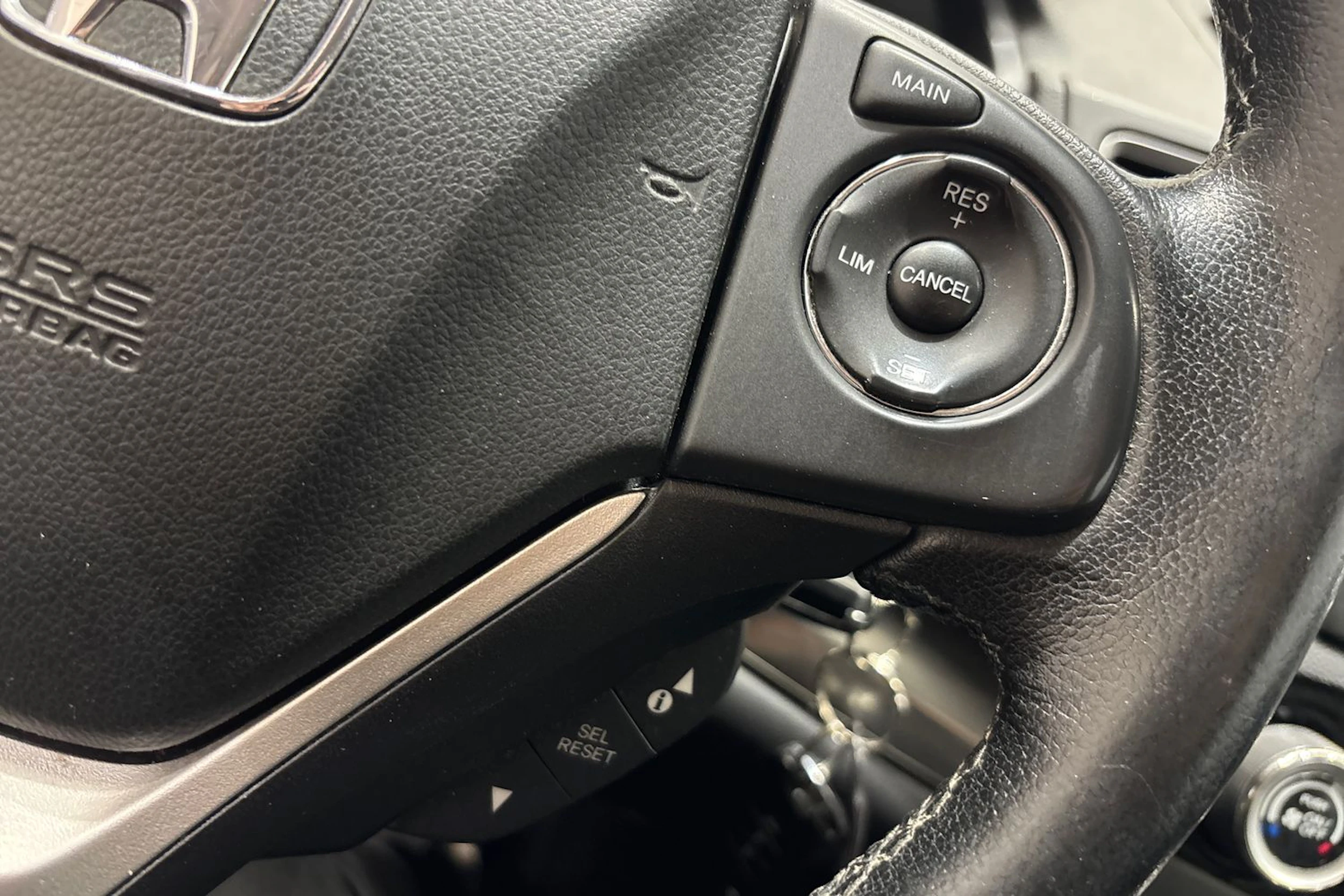 Harmaa Honda CR-V 2016 kuva 19.