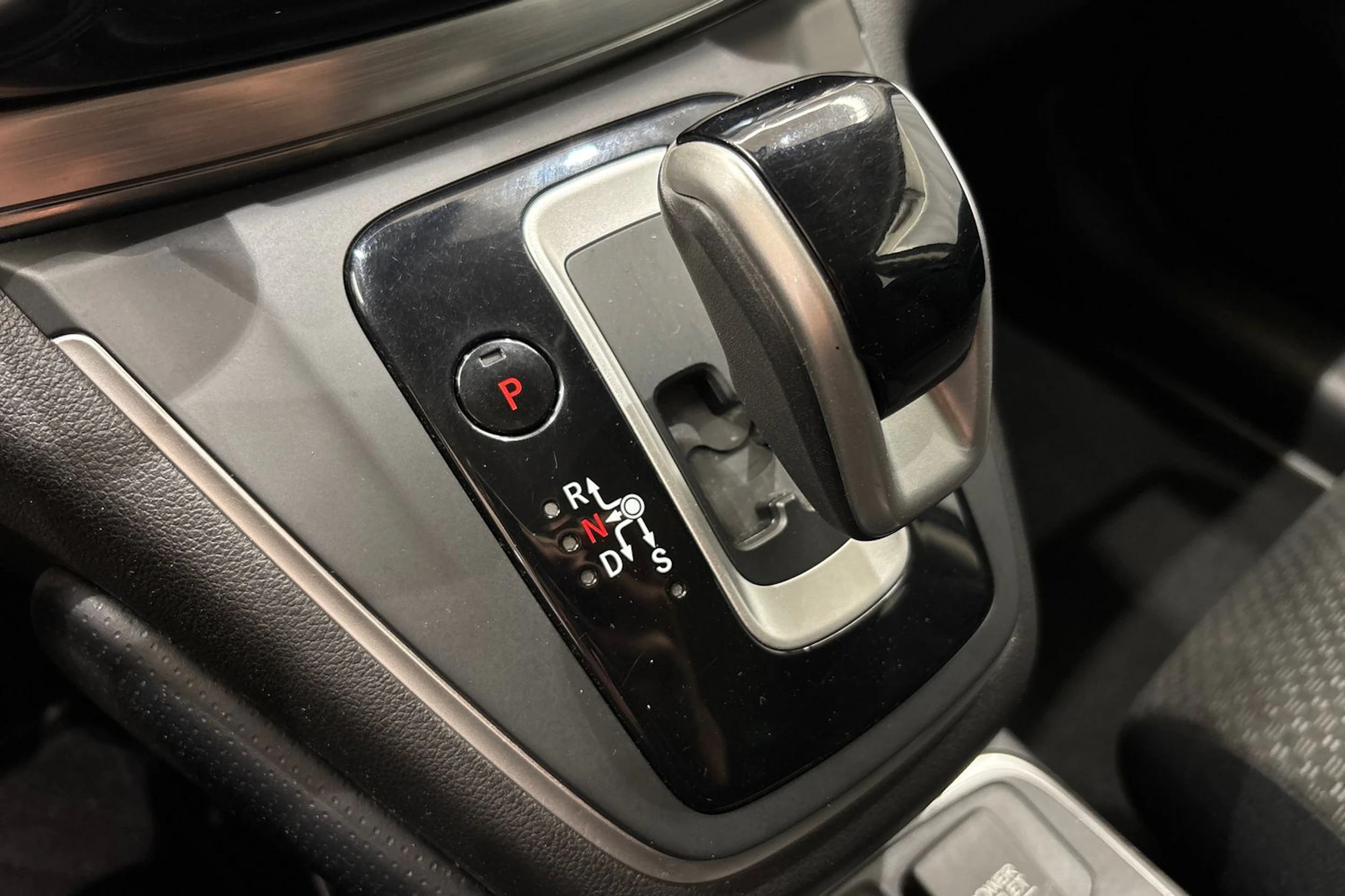 Harmaa Honda CR-V 2016 kuva 23.
