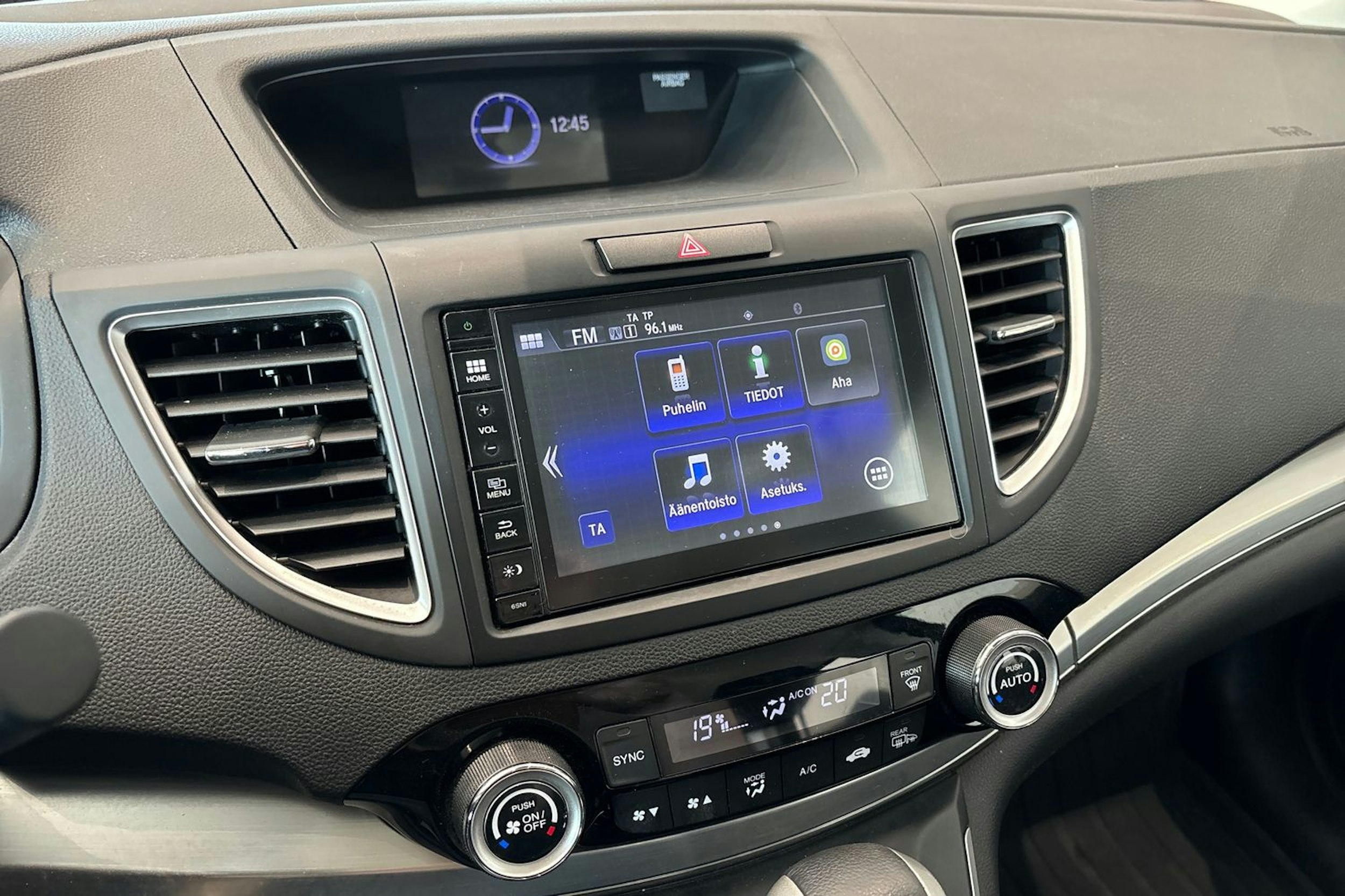punainen Honda CR-V 2016 kuva 20.