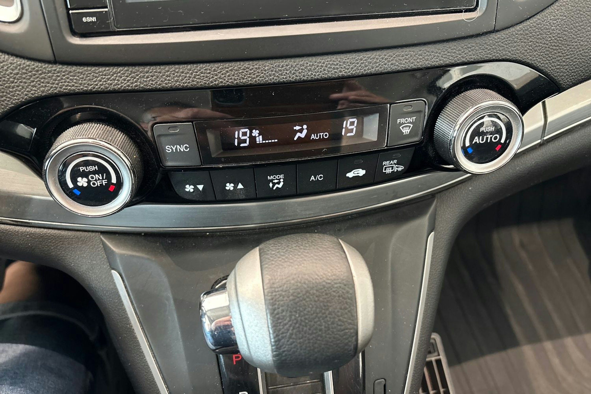 punainen Honda CR-V 2016 kuva 22.