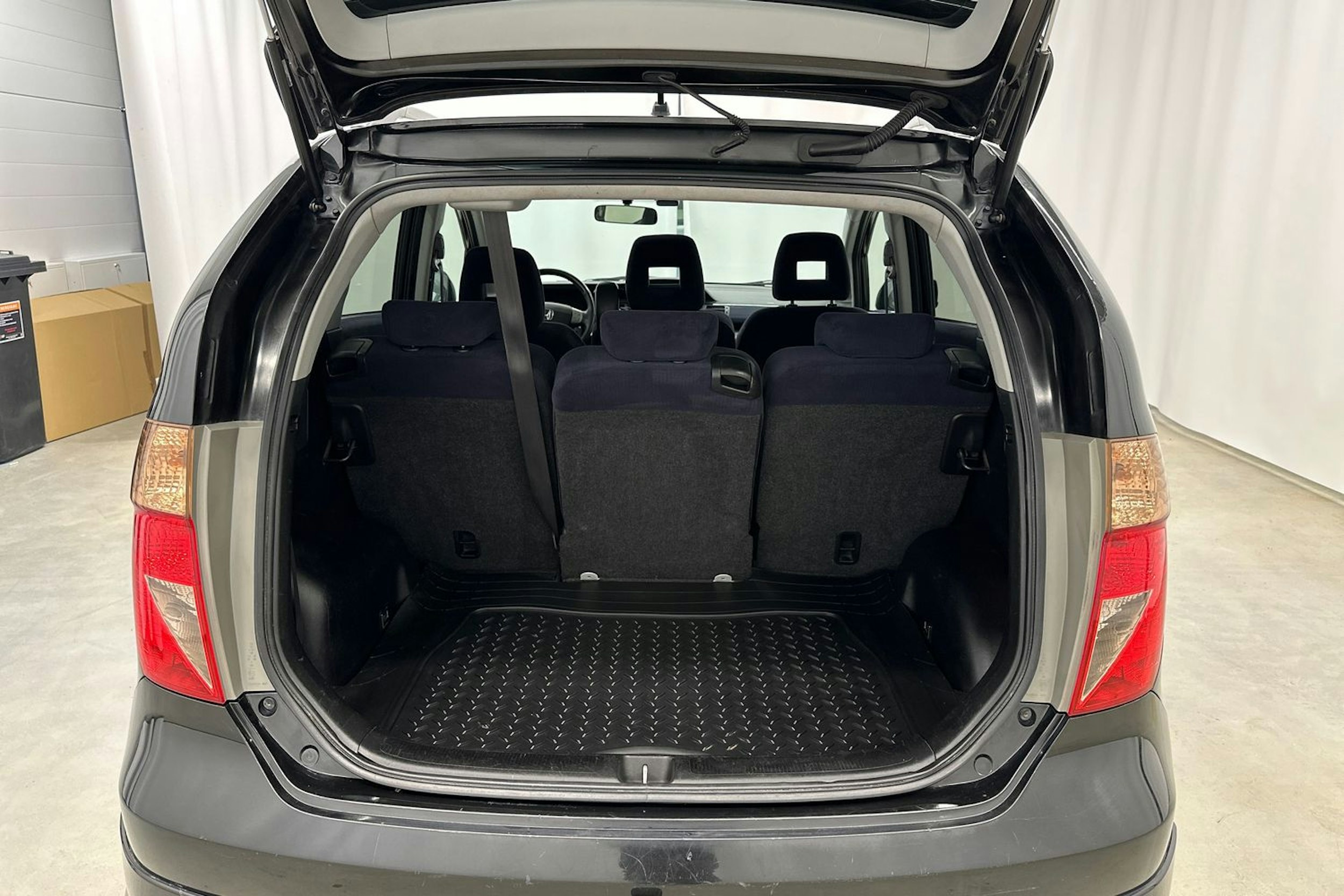 musta Honda FR-V 2008 kuva 13.