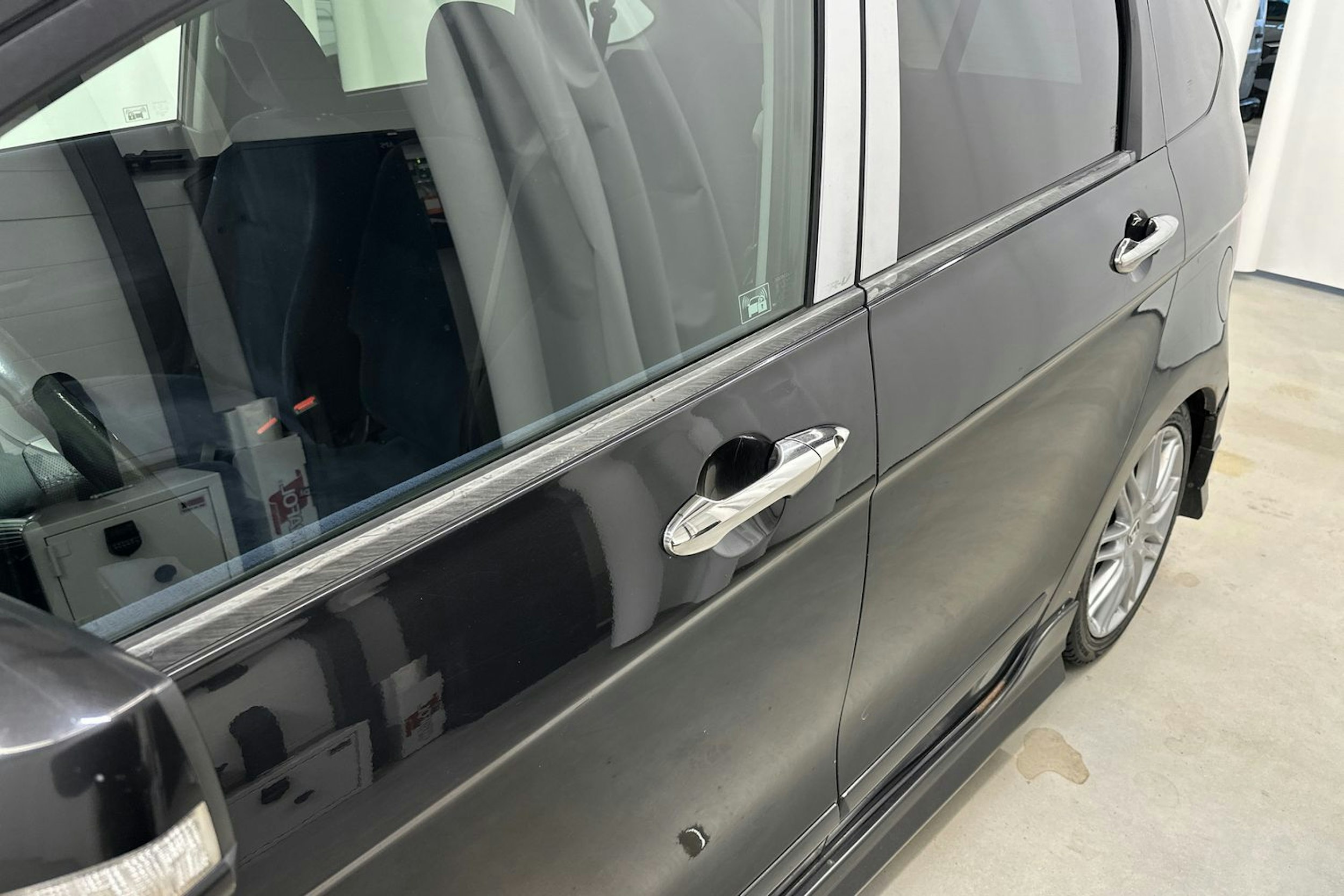 musta Honda FR-V 2008 kuva 18.