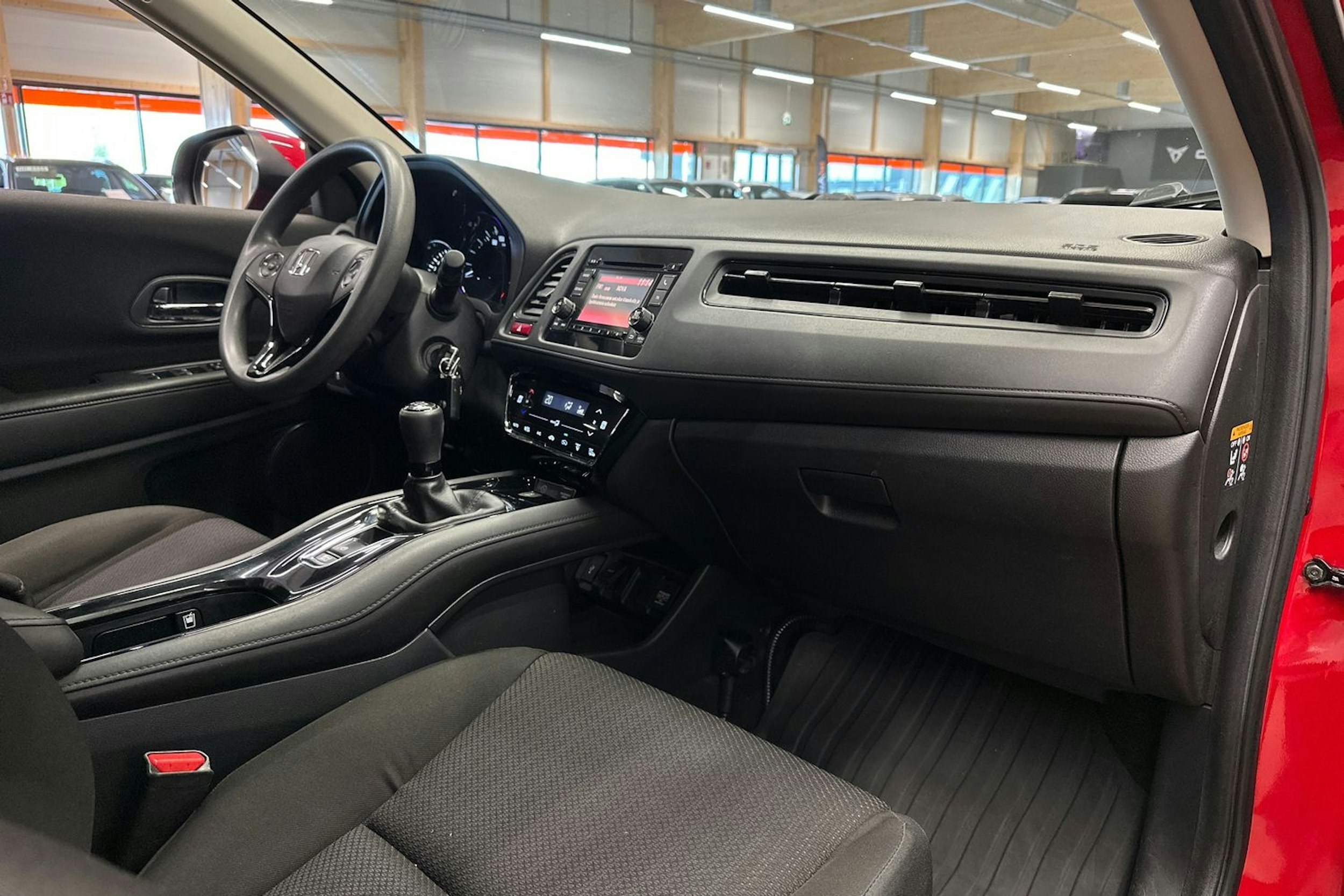 punainen Honda HR-V 2016 kuva 13.