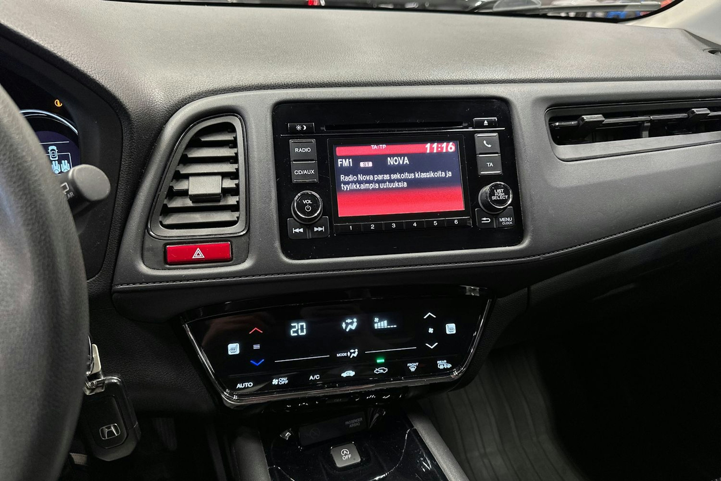 punainen Honda HR-V 2016 kuva 19.