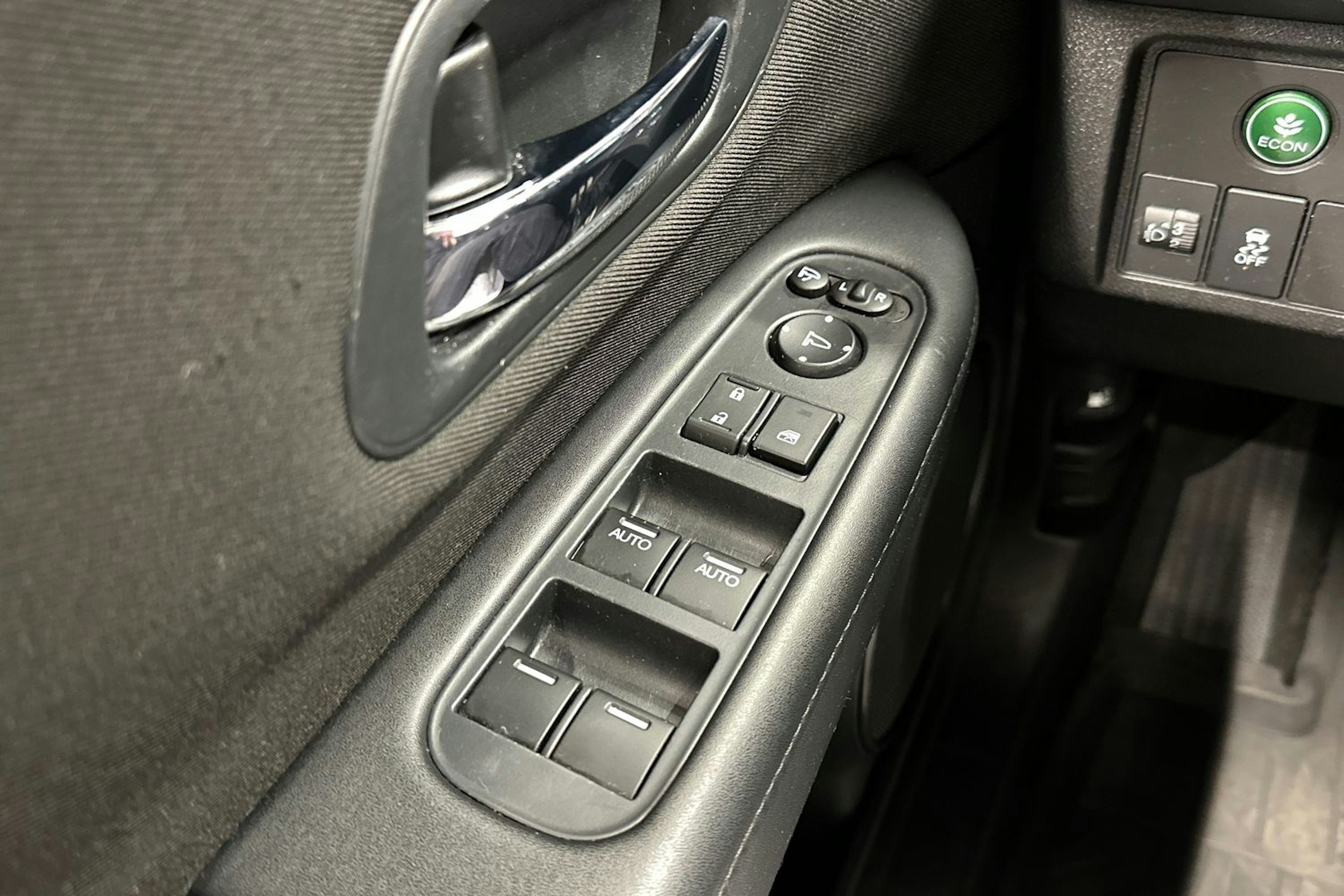 punainen Honda HR-V 2016 kuva 24.
