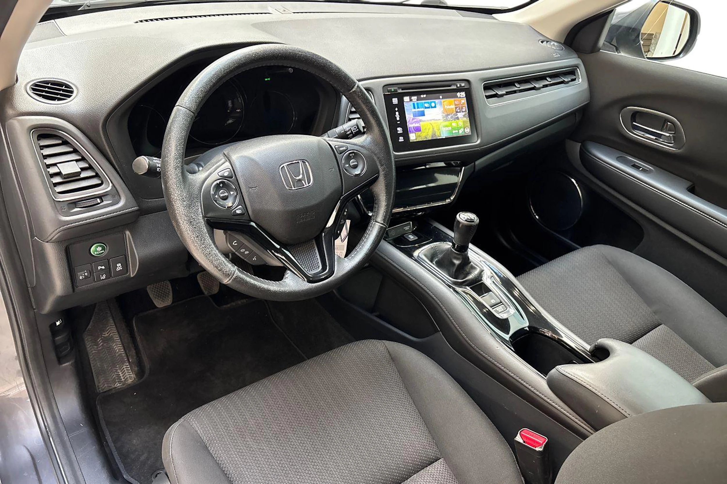 harmaa Honda HR-V 2016 kuva 8.