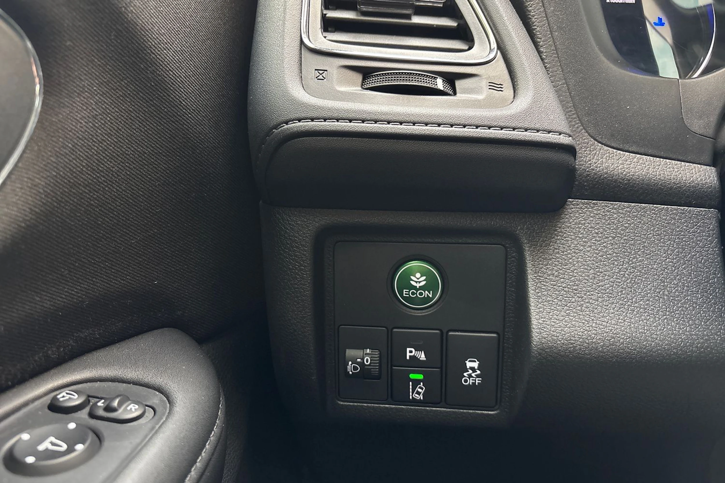 harmaa Honda HR-V 2016 kuva 18.