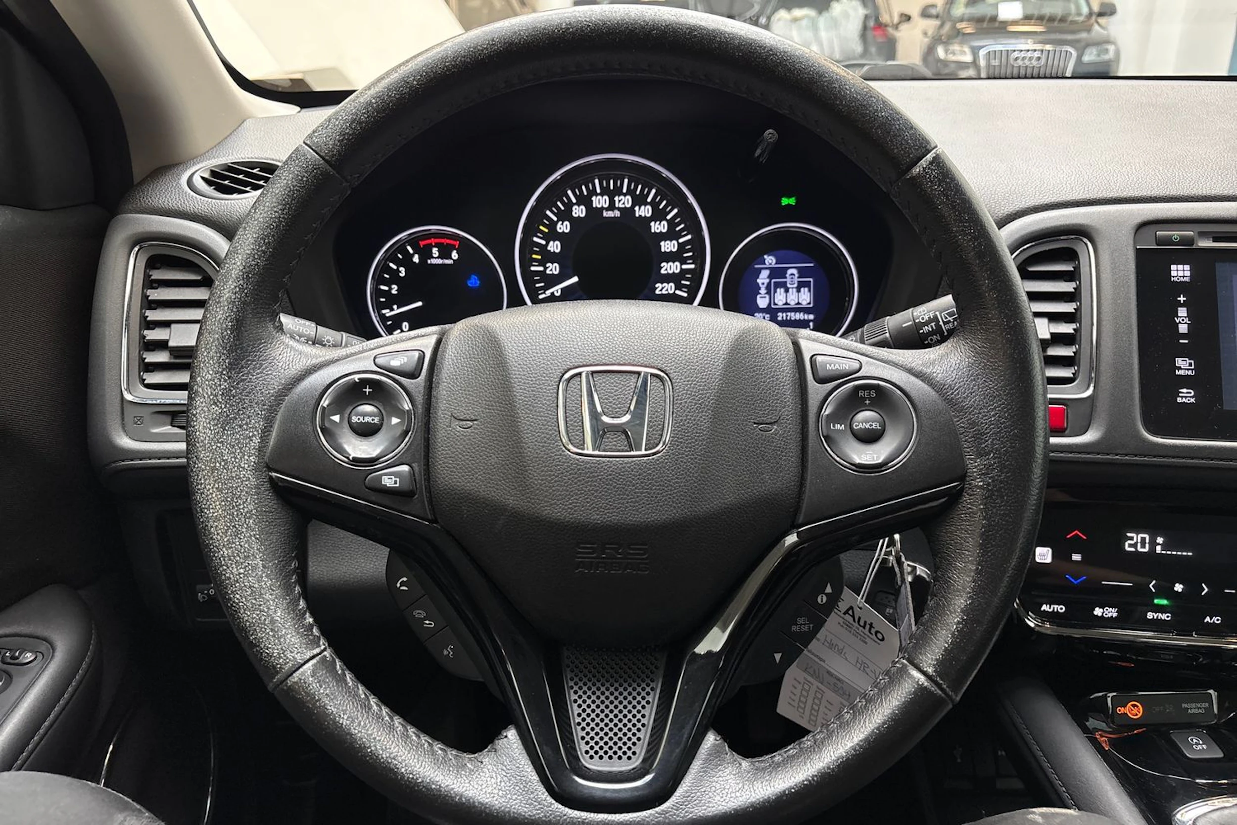 harmaa Honda HR-V 2016 kuva 19.