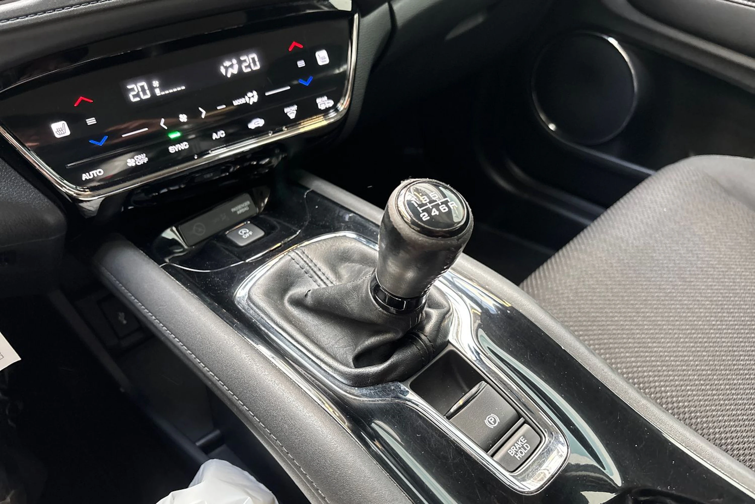 harmaa Honda HR-V 2016 kuva 22.
