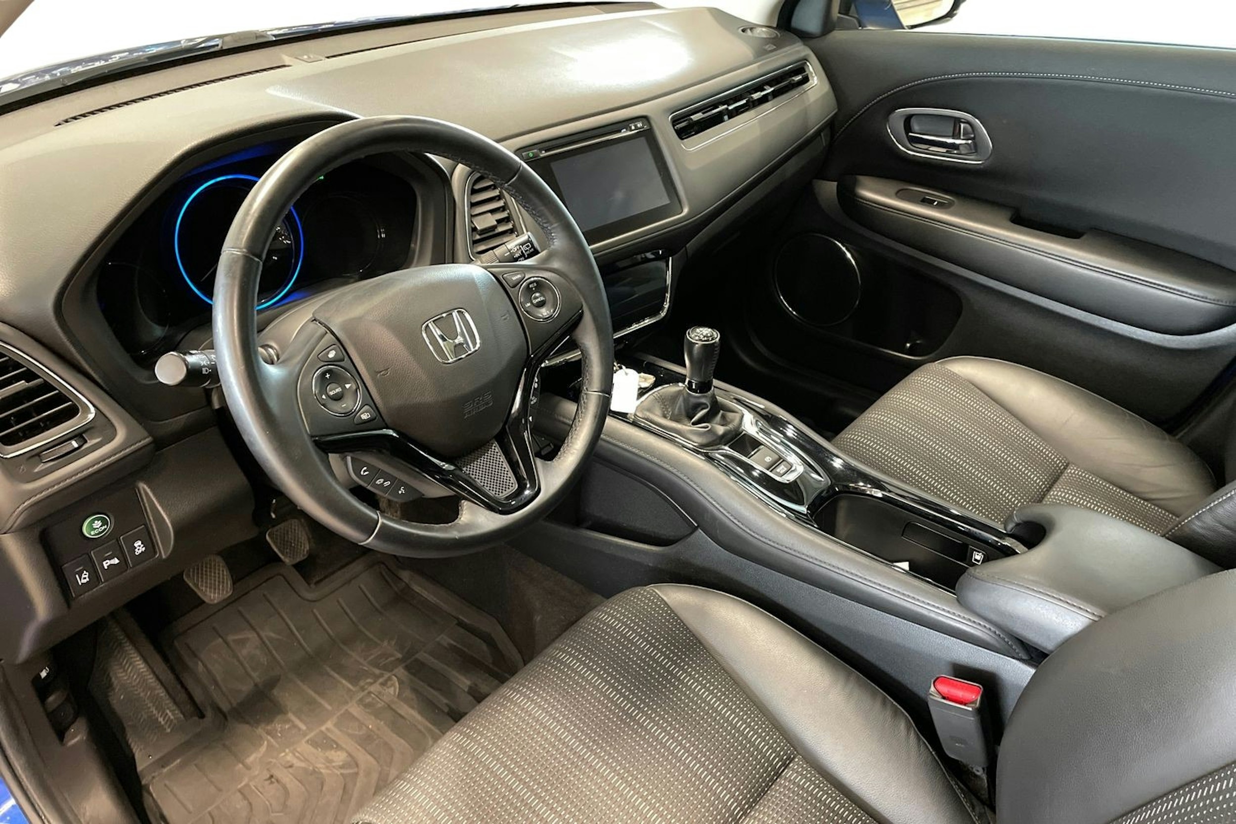 sininen Honda HR-V 2016 kuva 7.