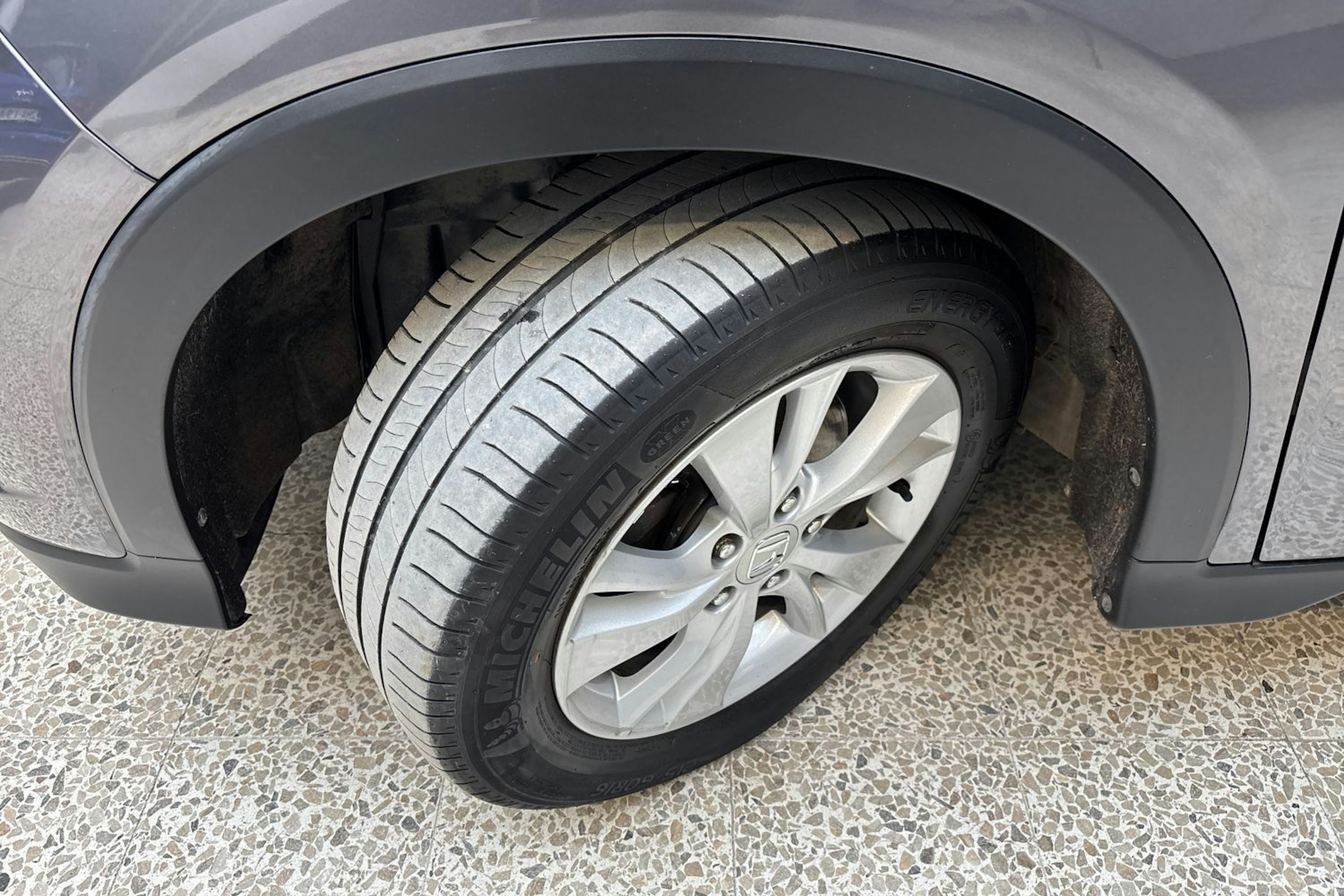 harmaa Honda HR-V 2016 kuva 13.