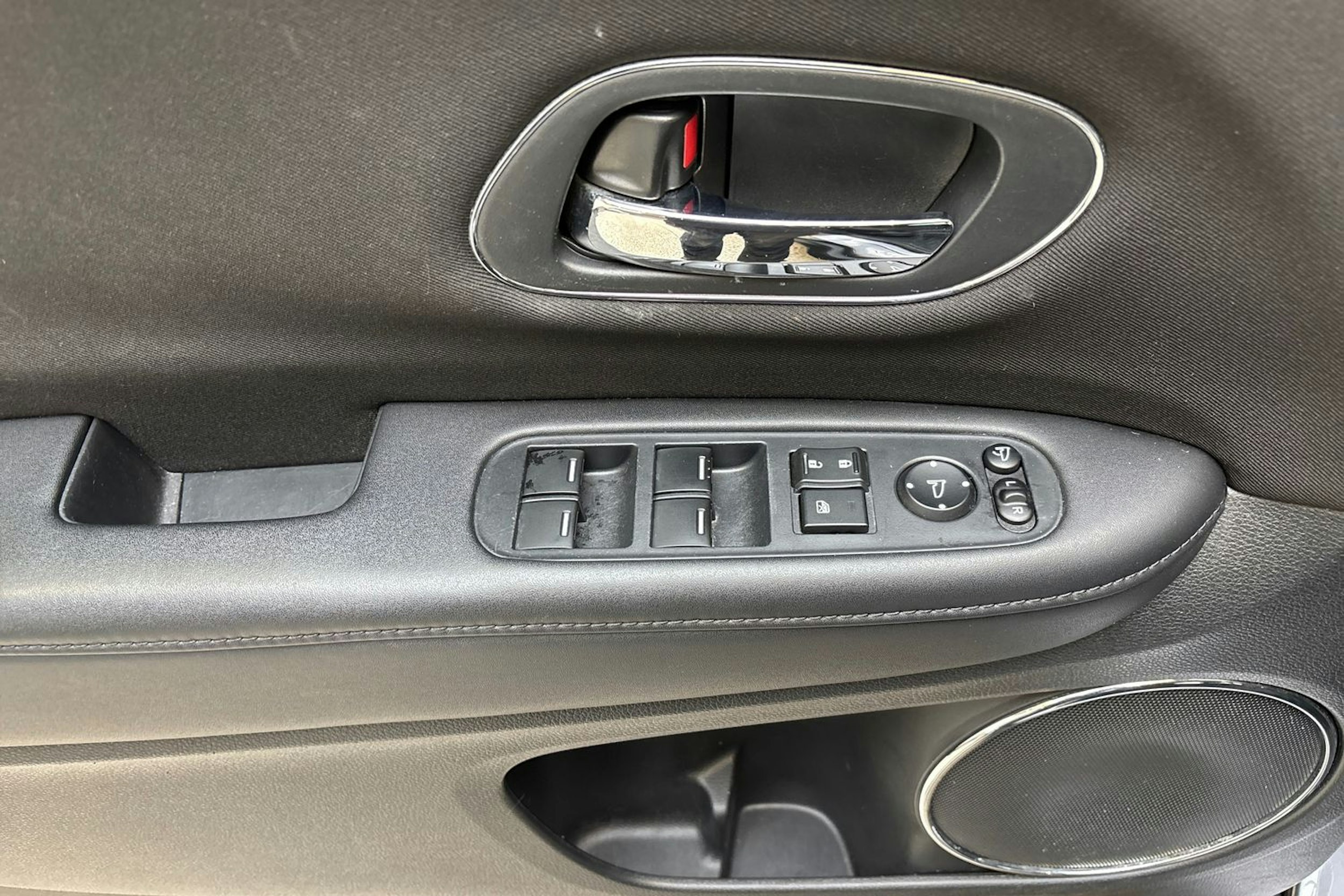 harmaa Honda HR-V 2016 kuva 16.