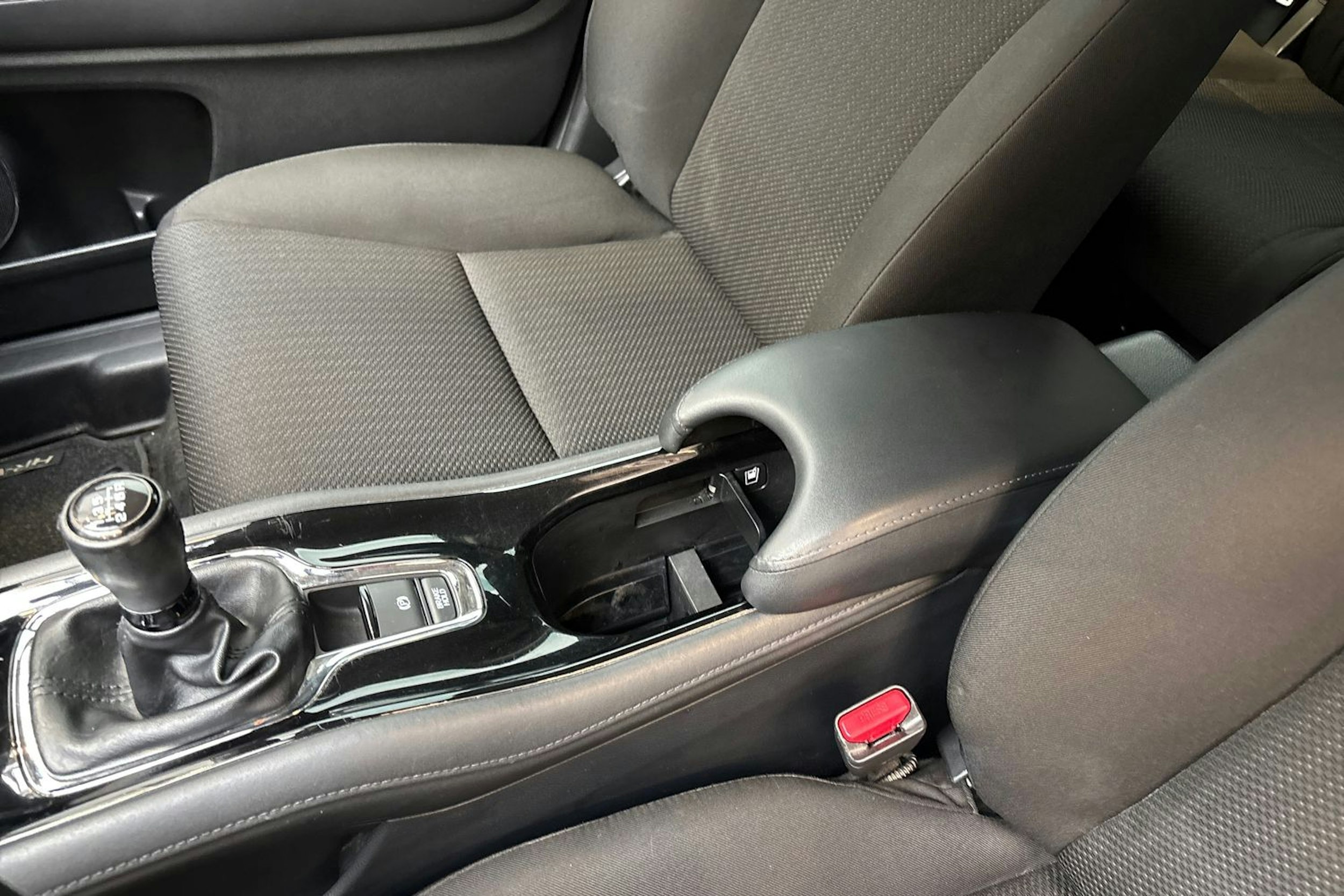 harmaa Honda HR-V 2016 kuva 26.