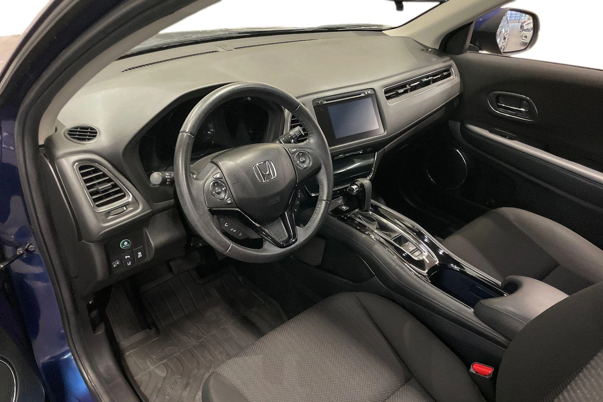 Sininen Honda HR-V 2016 kuva 6.