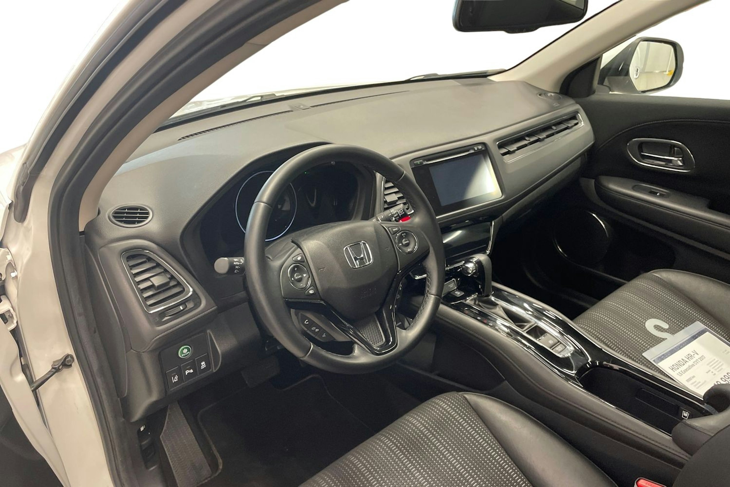 Valkoinen Honda HR-V 2017 kuva 7.
