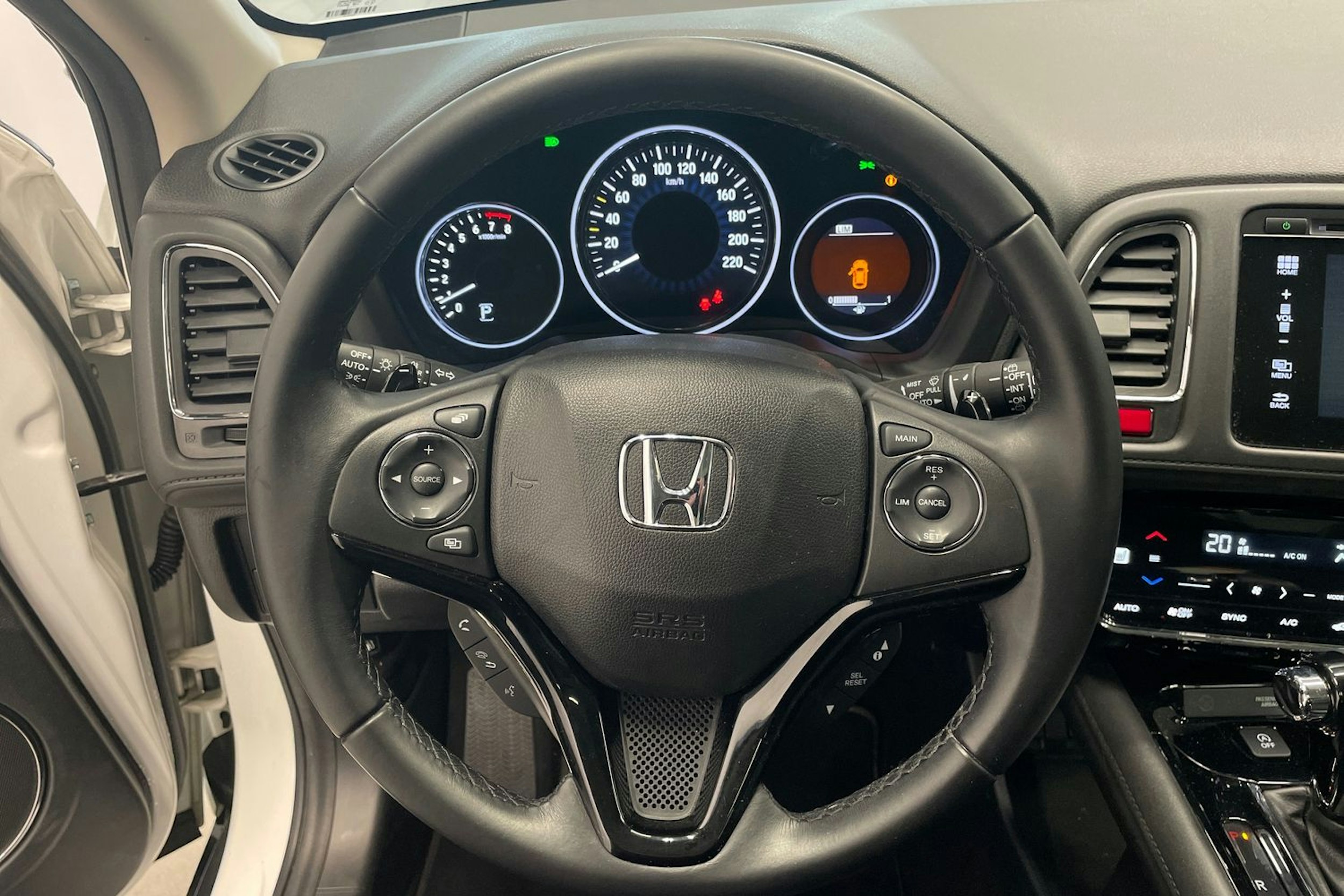 Valkoinen Honda HR-V 2017 kuva 14.